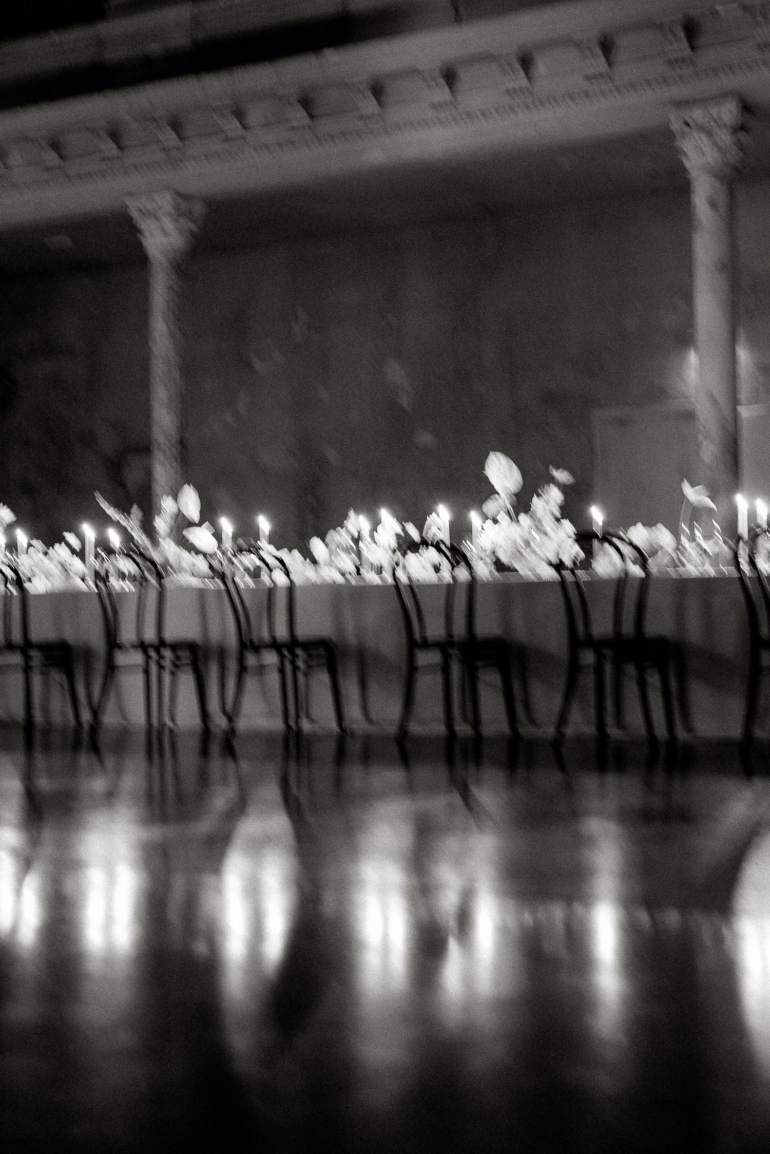Grandeur imperial table in B&W. Boutique artist approach at an exclusive Rome venue for an intimate wedding and sophisticated aesthetic