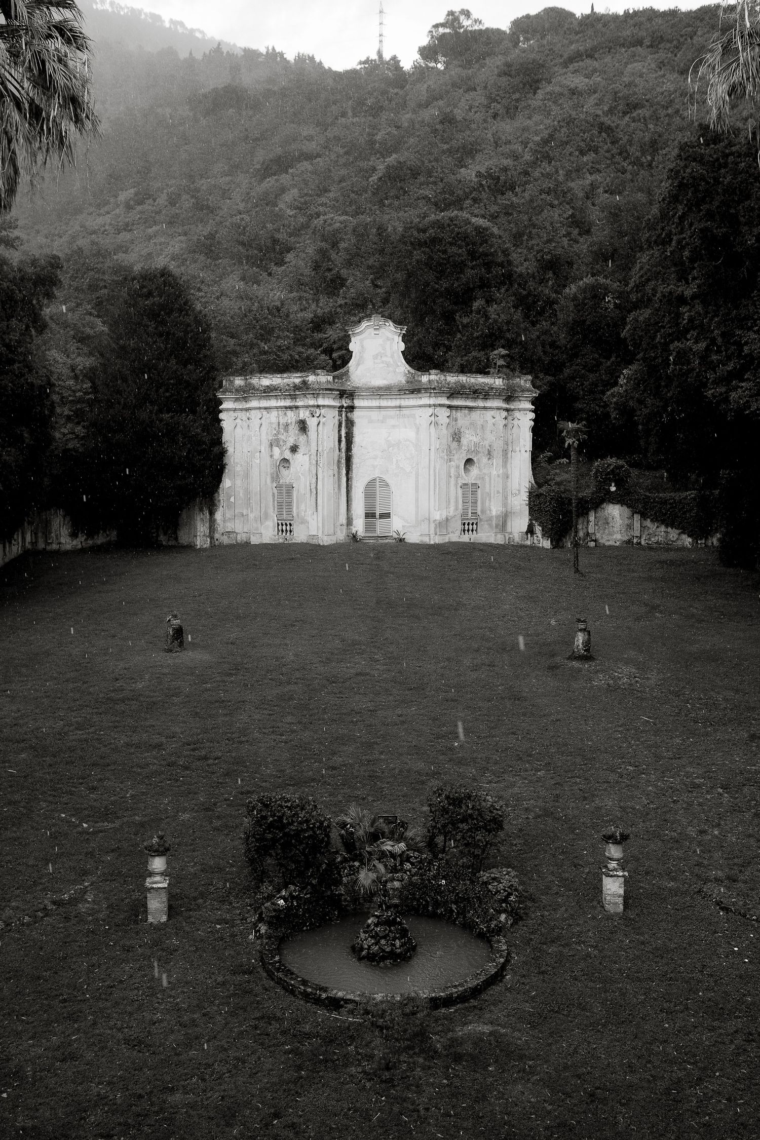 Artistic view from a window at Villa di Corliano. Refined destination wedding photography in Tuscany by Gradisca Portento