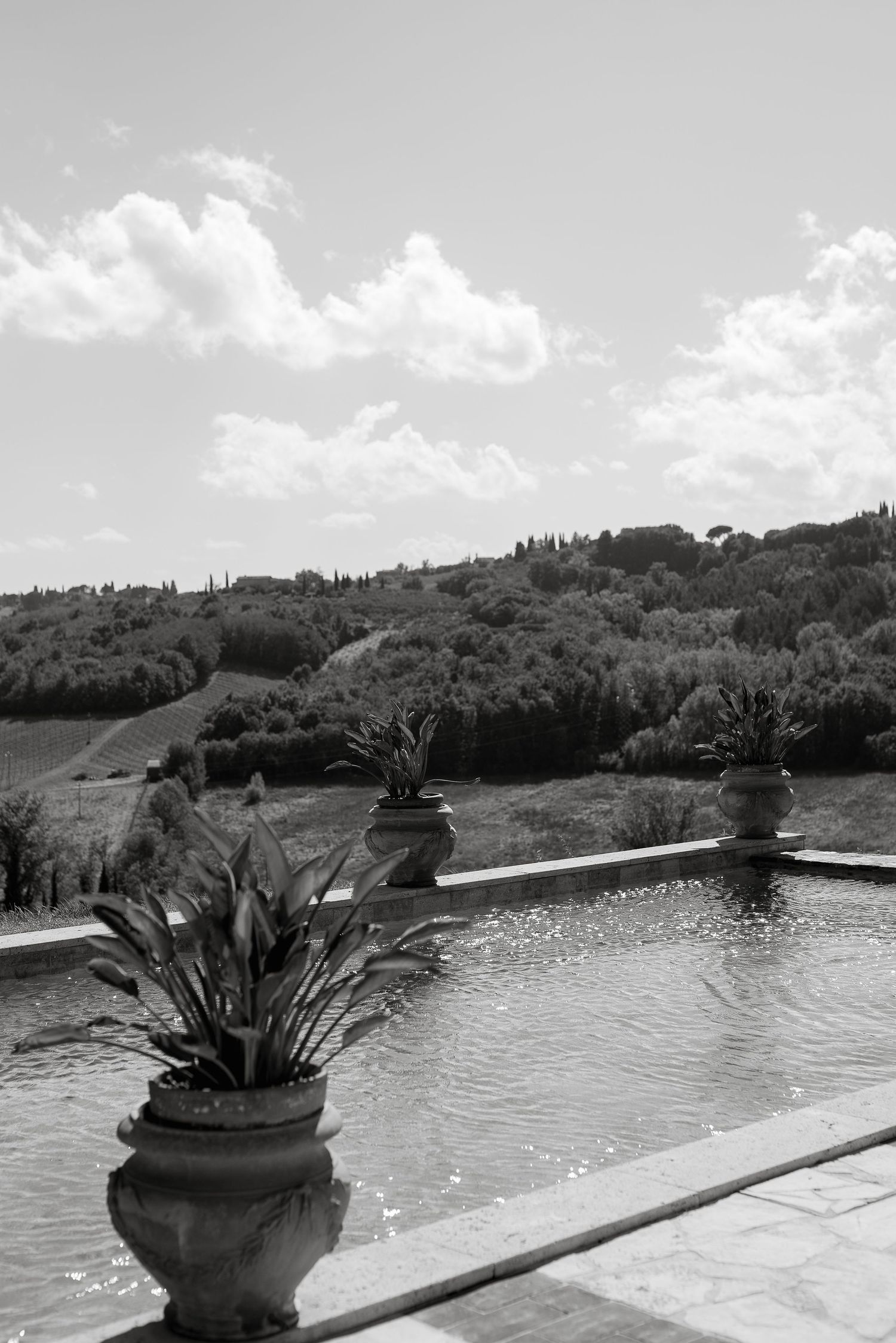 Luxury pool detail at a Tuscan estate for an exclusive British boutique wedding. Captured by Gradisca Portento.