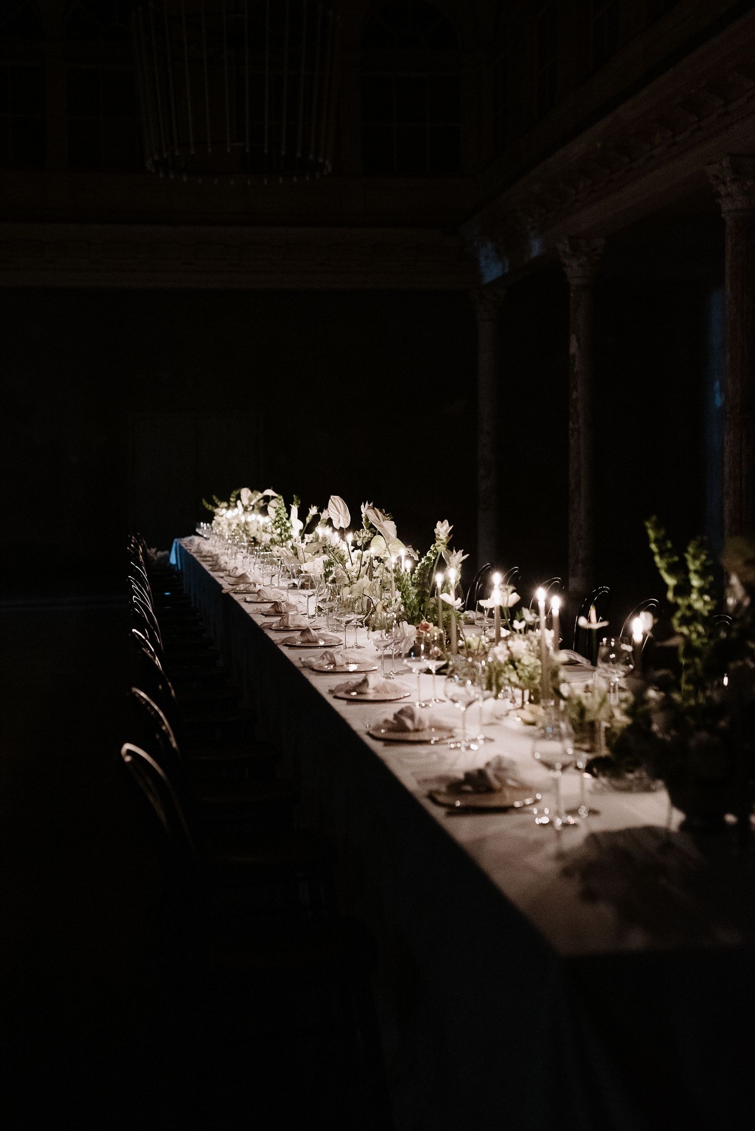 Elegant imperial table setup for an intimate esclusive Tuscany wedding. Fine art boutique photography in Italy by Gradisca Portento