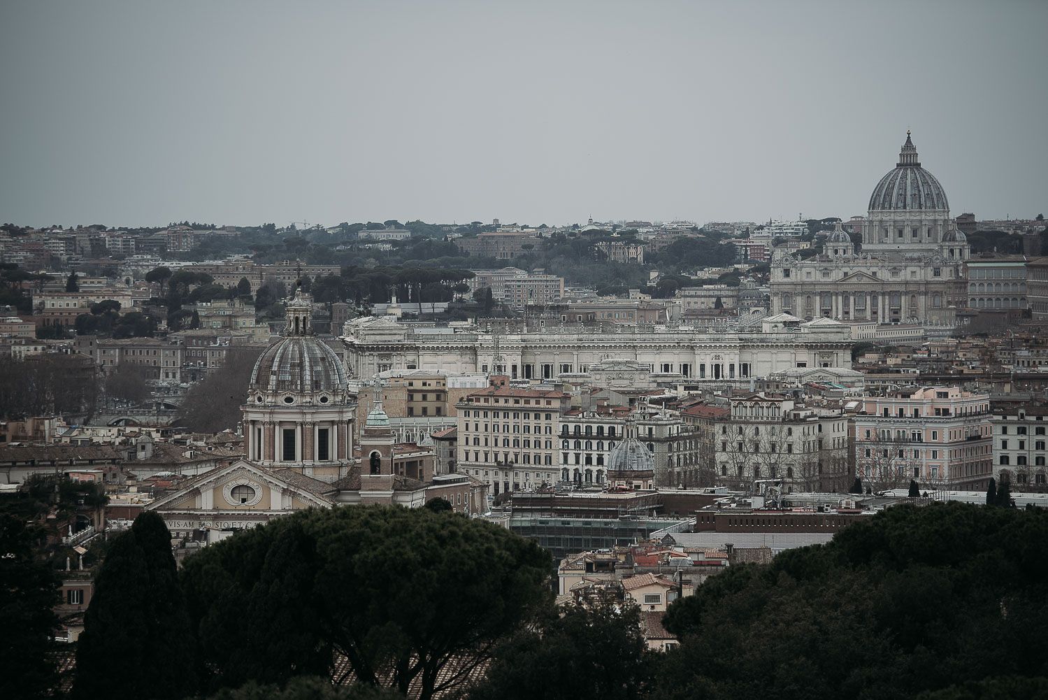 Panoramic view of Rome from Villa Aurelia. Elegant destination wedding in Italy by Gradisca Portento.
