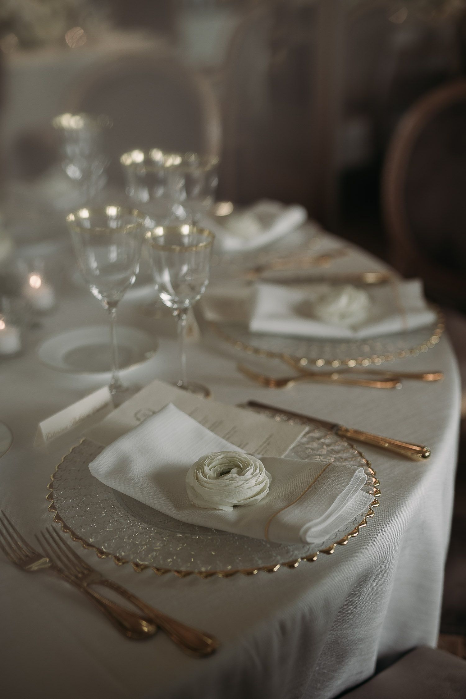Elegant table setting at Villa Miani. Luxury destination wedding reception in Rome by Gradisca Portento.