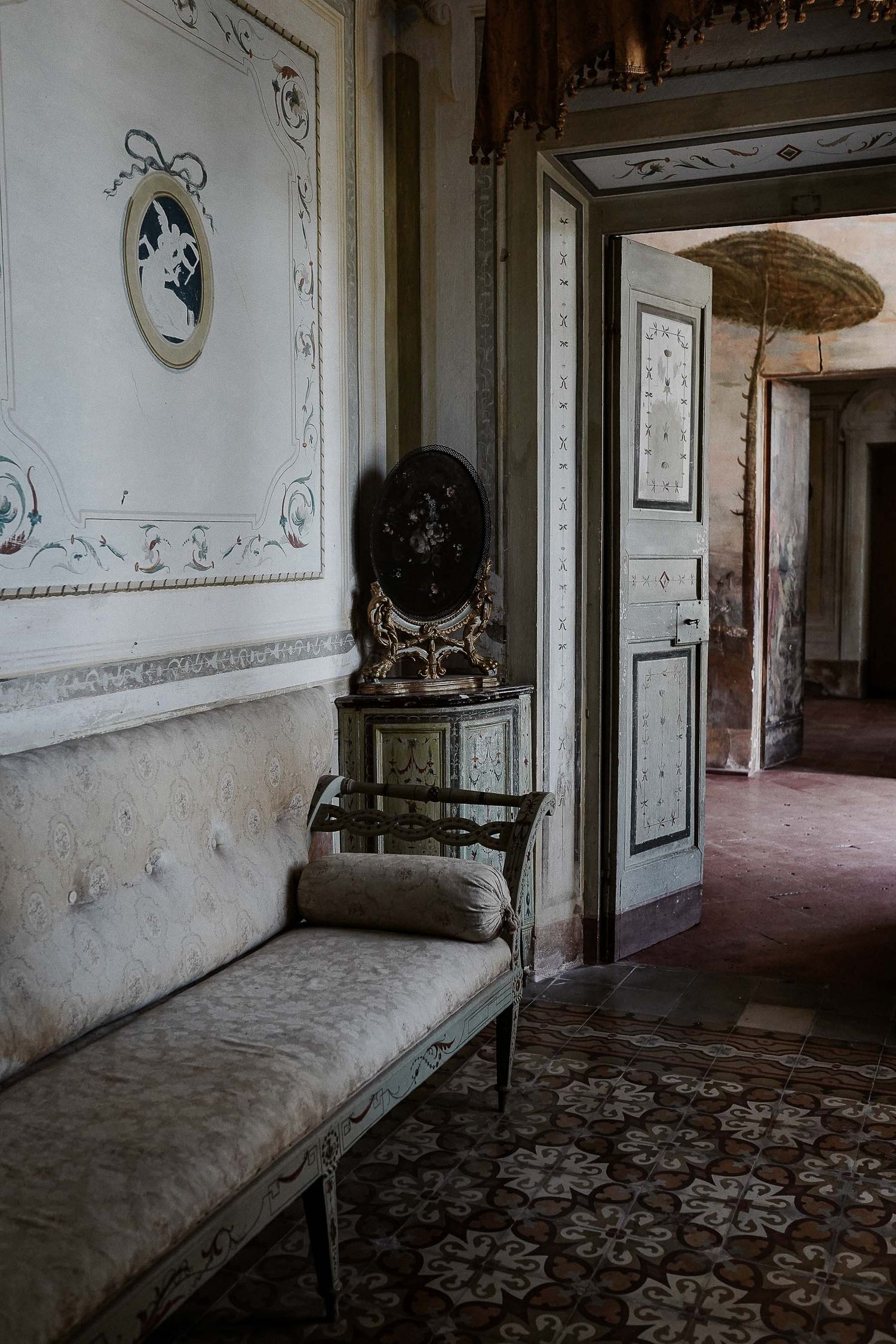 Elegant interior view of an exclusive historic hall during a high-end celebration. Luxury wedding at Villa Gradisca Portento, Tuscany.