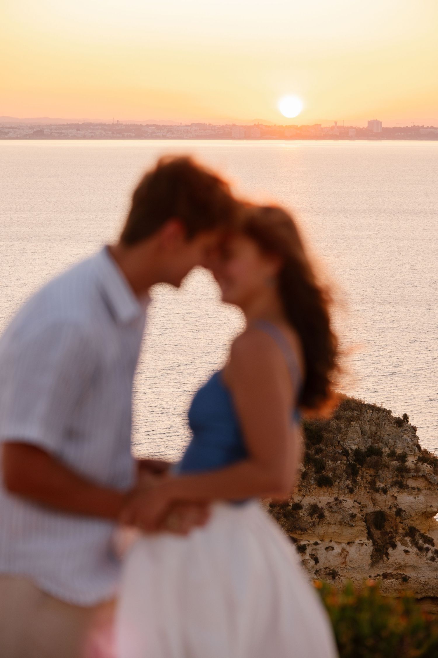 Most beautiful sunrise engagement moment in the algarve