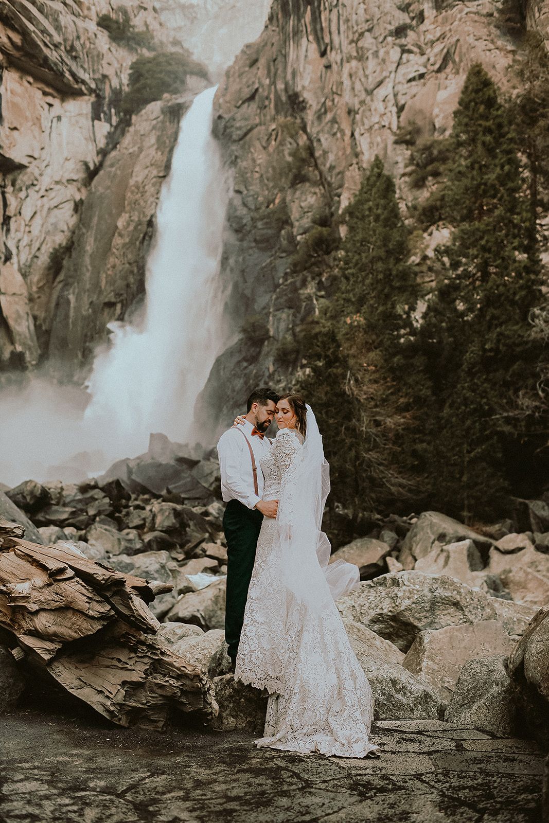 YOSEMITE ELOPEMENT WEDDING COUPLE AT WATERFALL