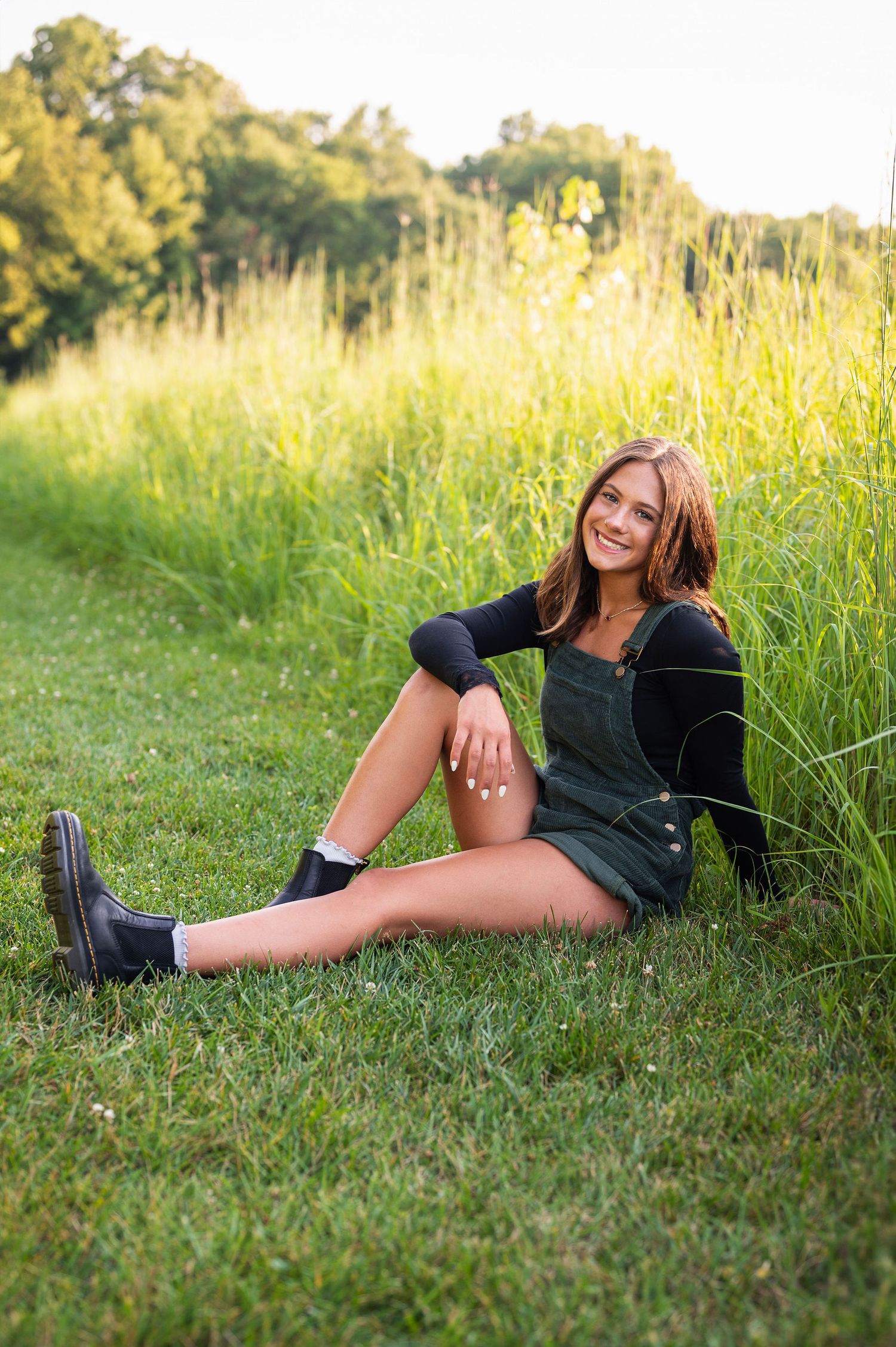 Senior photo session at Rocky Fork Metro Park—sunlit grass and genuine smiles by Westerville senior photographer