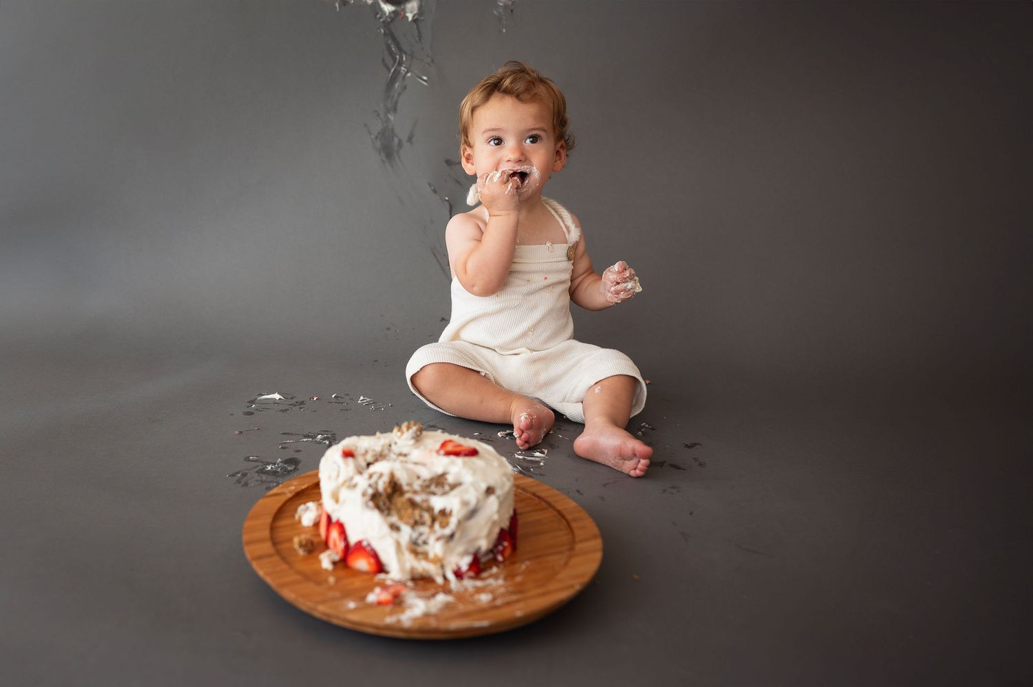 Cake, chaos, and chubby hands—Westerville milestone photographer capturing every messy, magical bite.