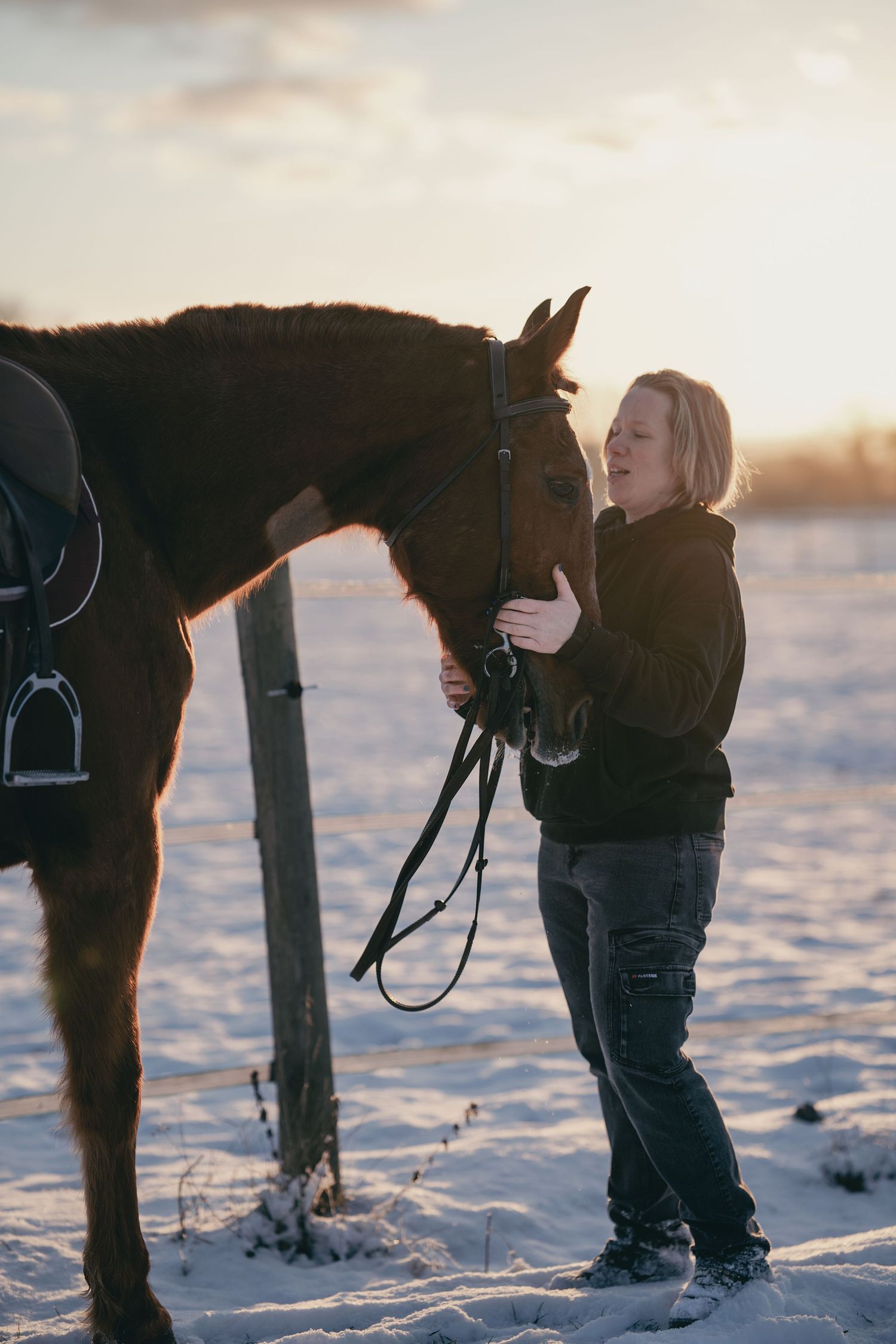 Portrait photo avec cheval dans un cadre naturel