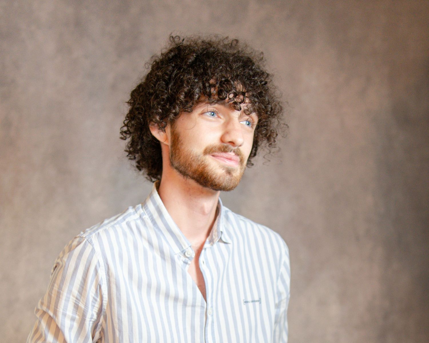 studio photographe, portrait d'un homme proche de Montigny-le-bretonneux