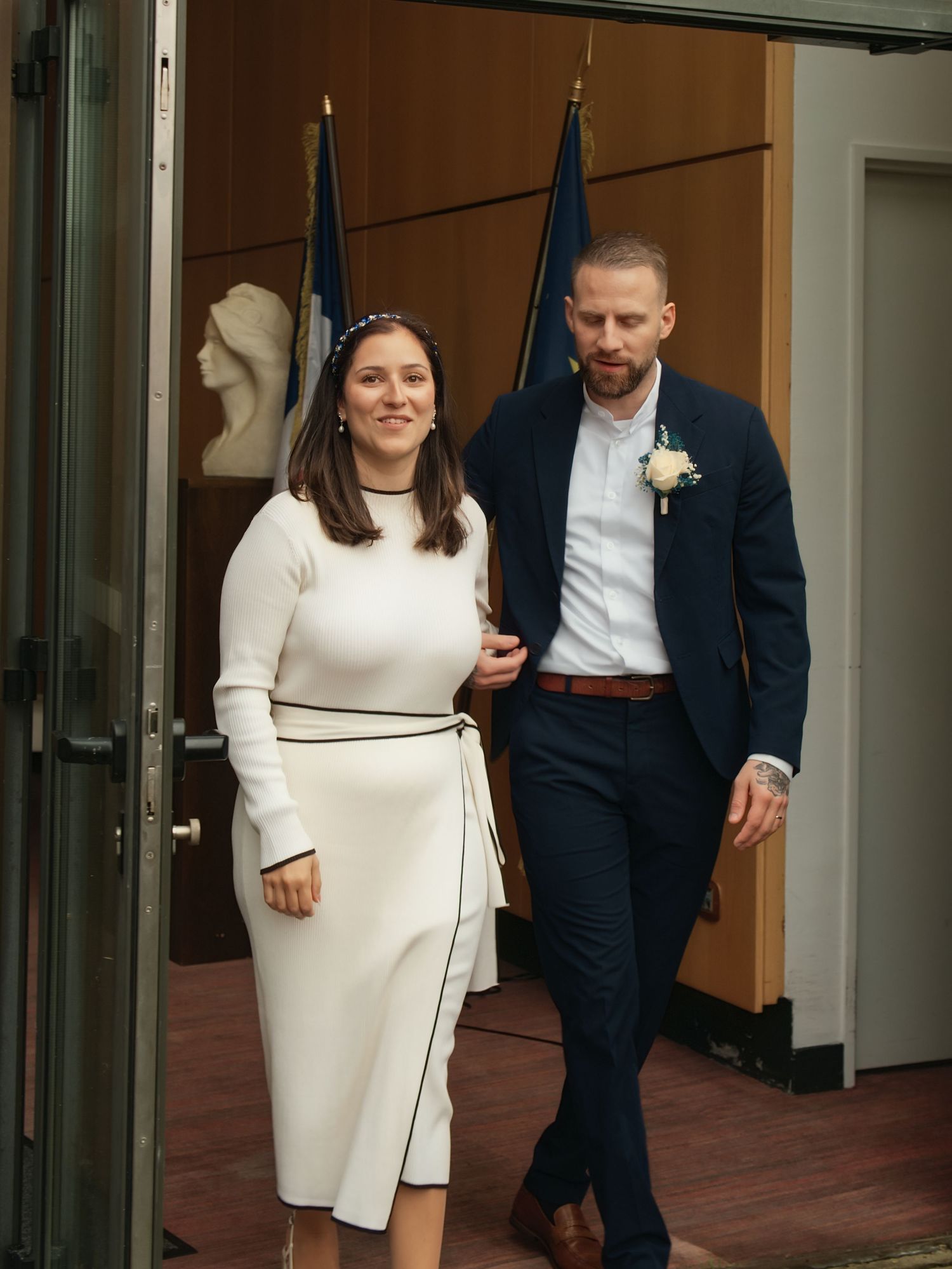couple sortant de la mairie de plaisir