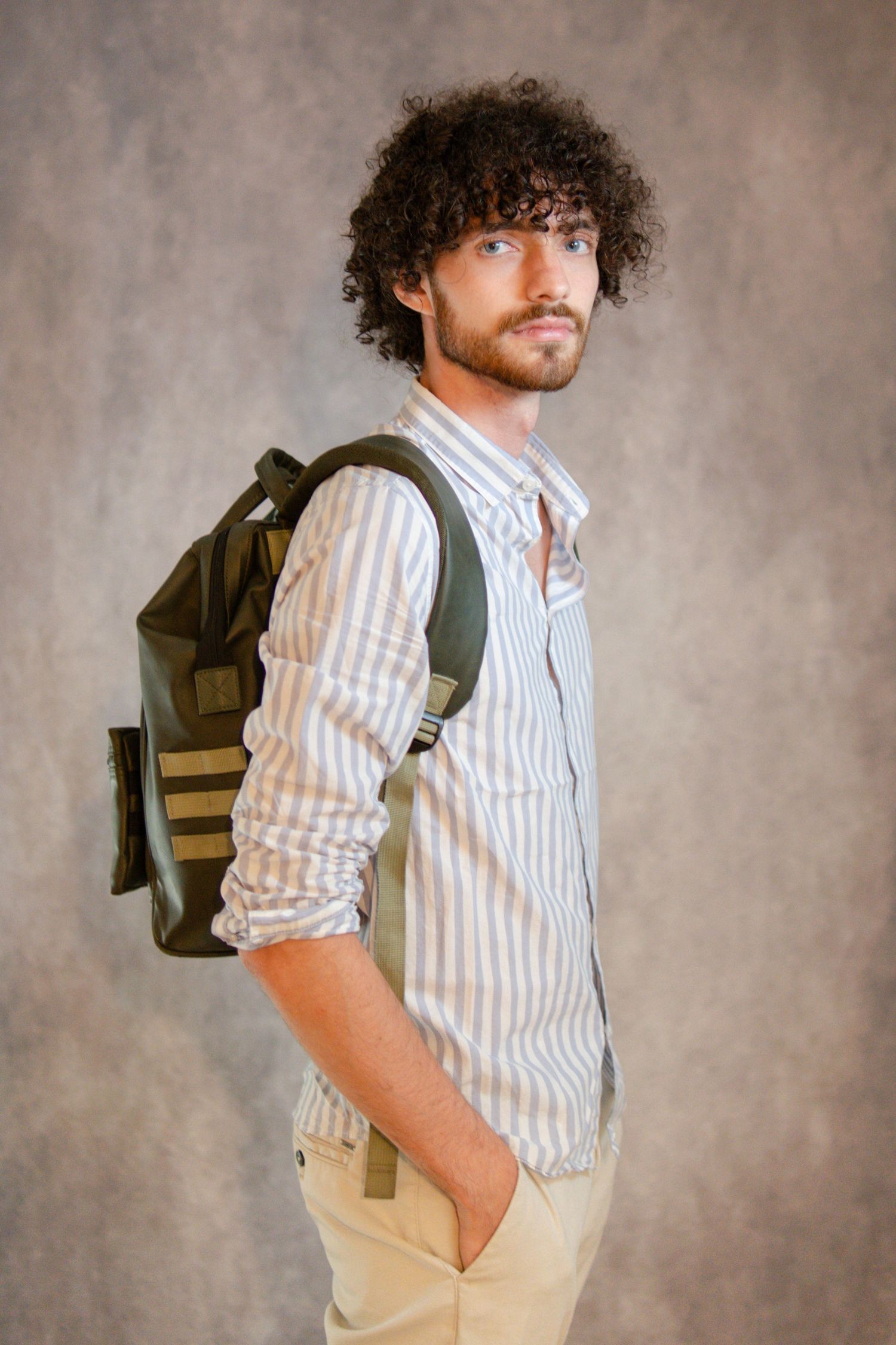 Portrait homme dans un studio photo dans le 78