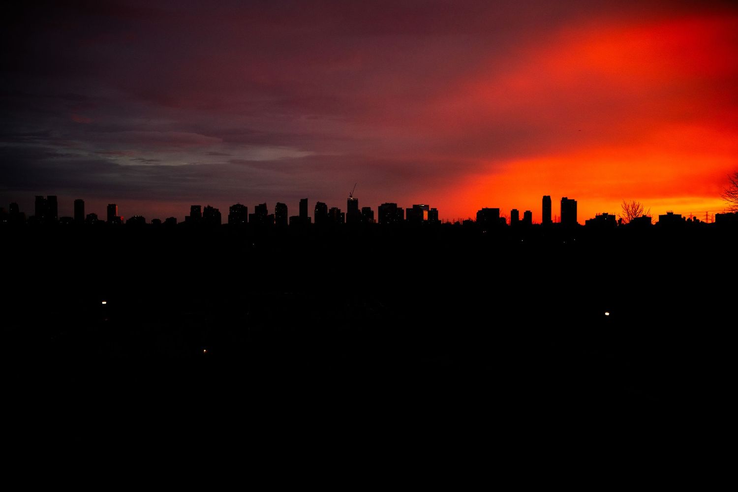 Peaceful landscapes and nature scenes showcasing seasonal colors, serene settings, and beautiful city skylines.