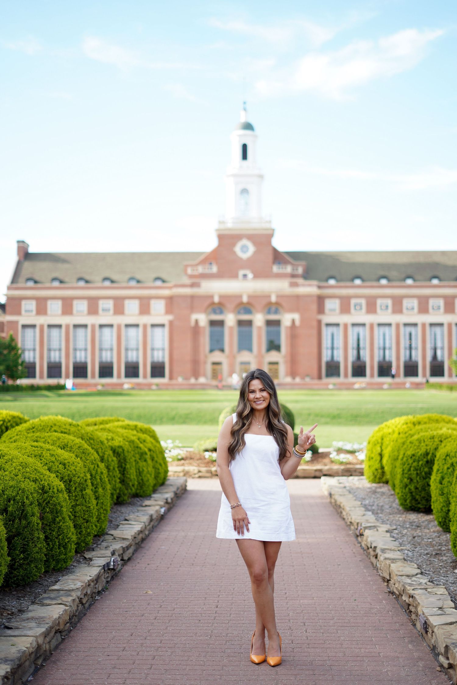 OSU, OU, college grads, from classic campus shots to bold, editorial-style images. Serving Norman, OKC, Tulsa, Stillwater, edmon low