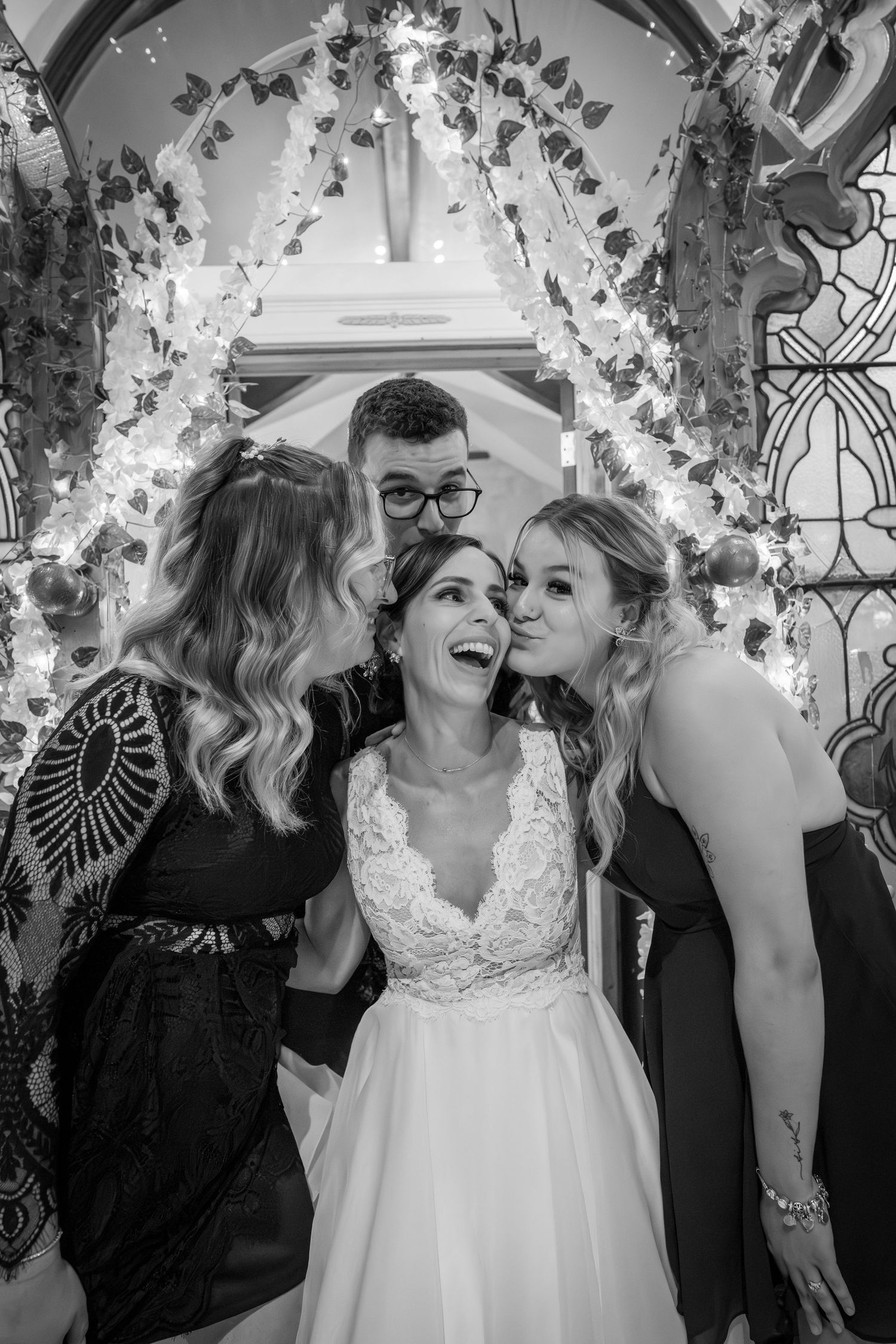 Bride with her kids before her wedding in Chapel Charm in Laval, Quebec