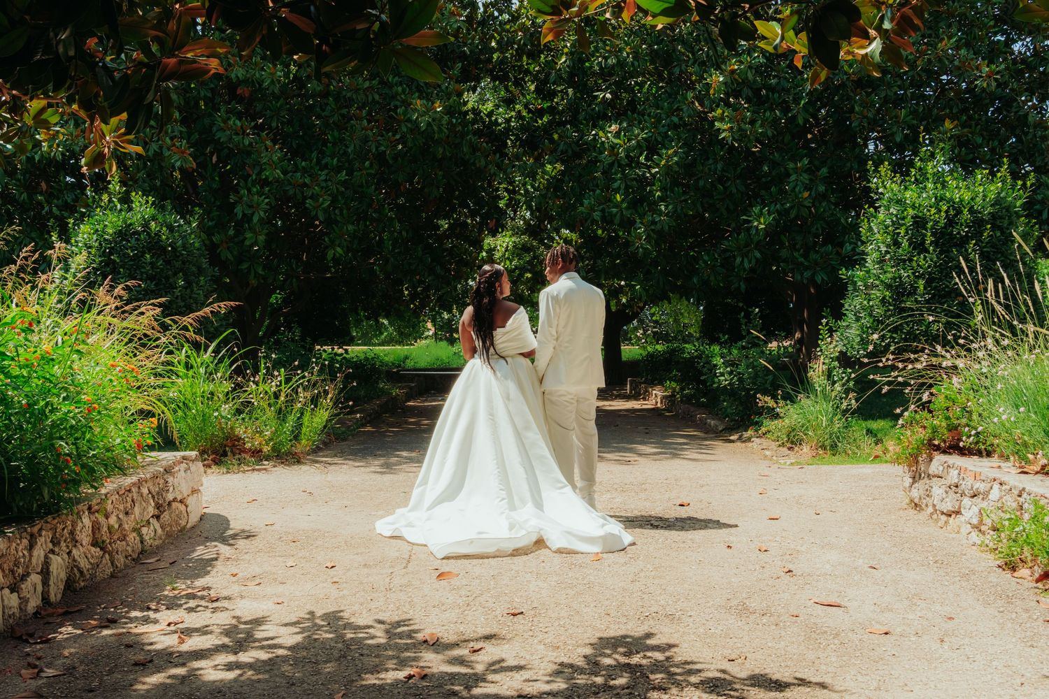 Photographe mariage Nice, images naturelles, élégantes et intemporelles pour capturer chaque émotion de votre journée sur la Côte d’Azur.