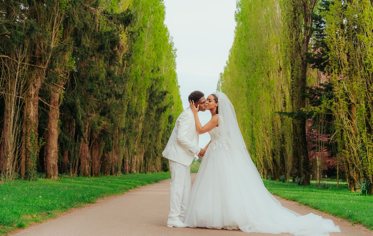 Photographe mariage Nice, images naturelles, élégantes et intemporelles pour capturer chaque émotion de votre journée sur la Côte d’Azur.