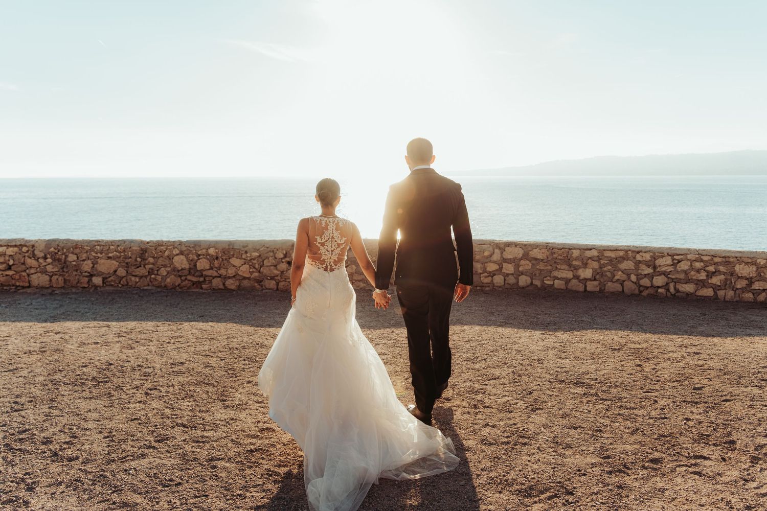 Photographe mariage Nice, images naturelles, élégantes et intemporelles pour capturer chaque émotion de votre journée sur la Côte d’Azur.