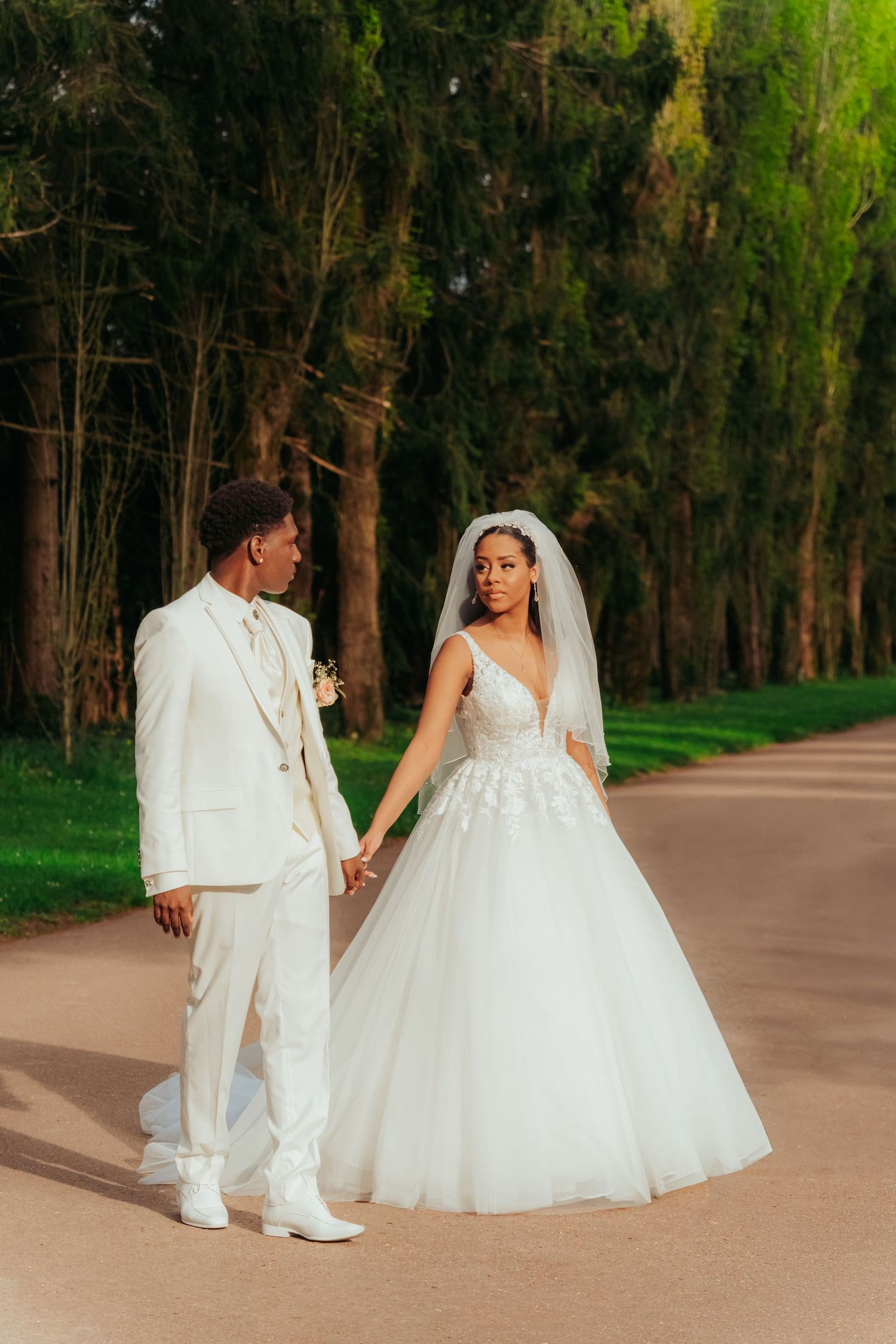 Photographe mariage Nice, images naturelles, élégantes et intemporelles pour capturer chaque émotion de votre journée sur la Côte d’Azur.
