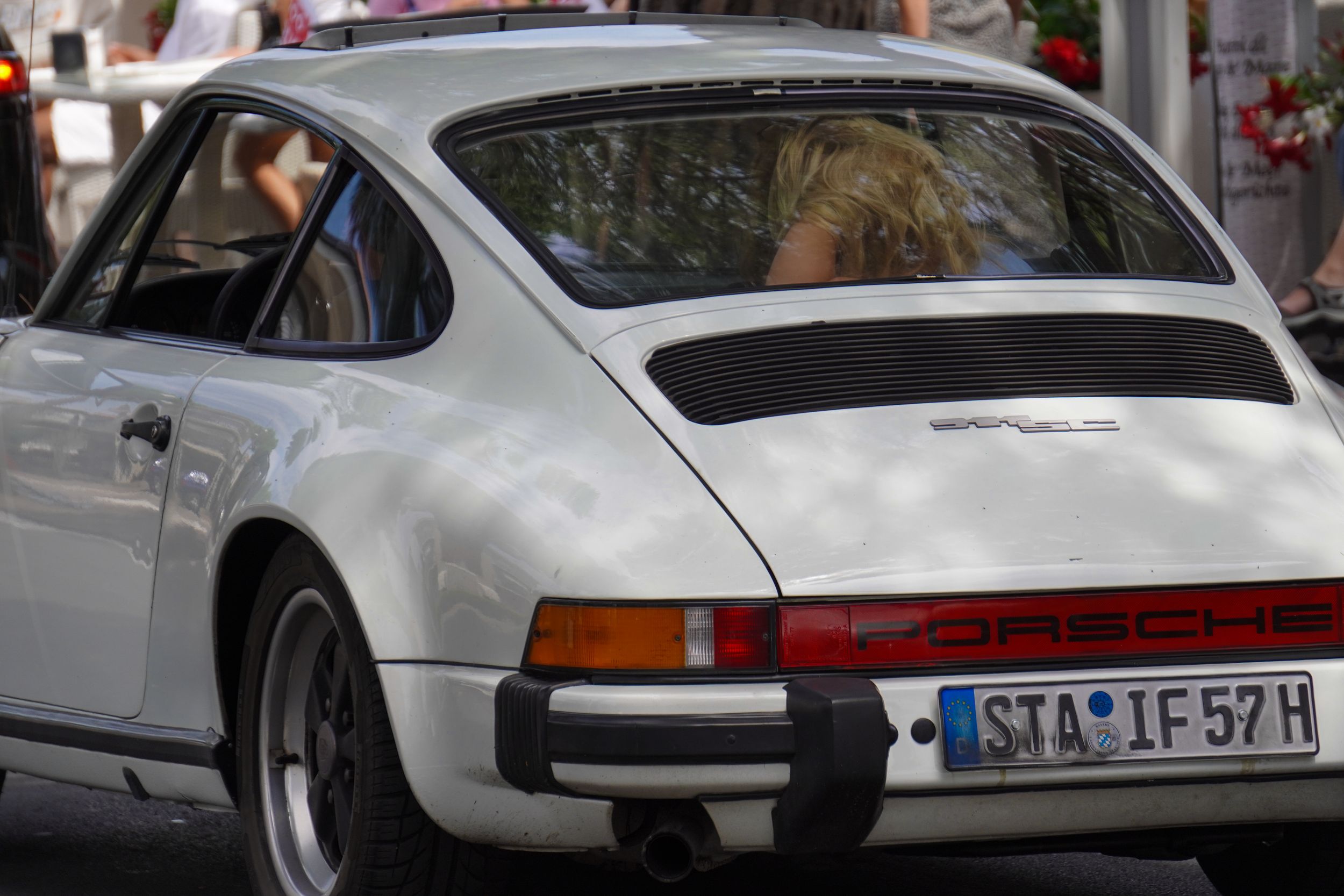Dettaglio di un'automobile d'epoca durante un evento