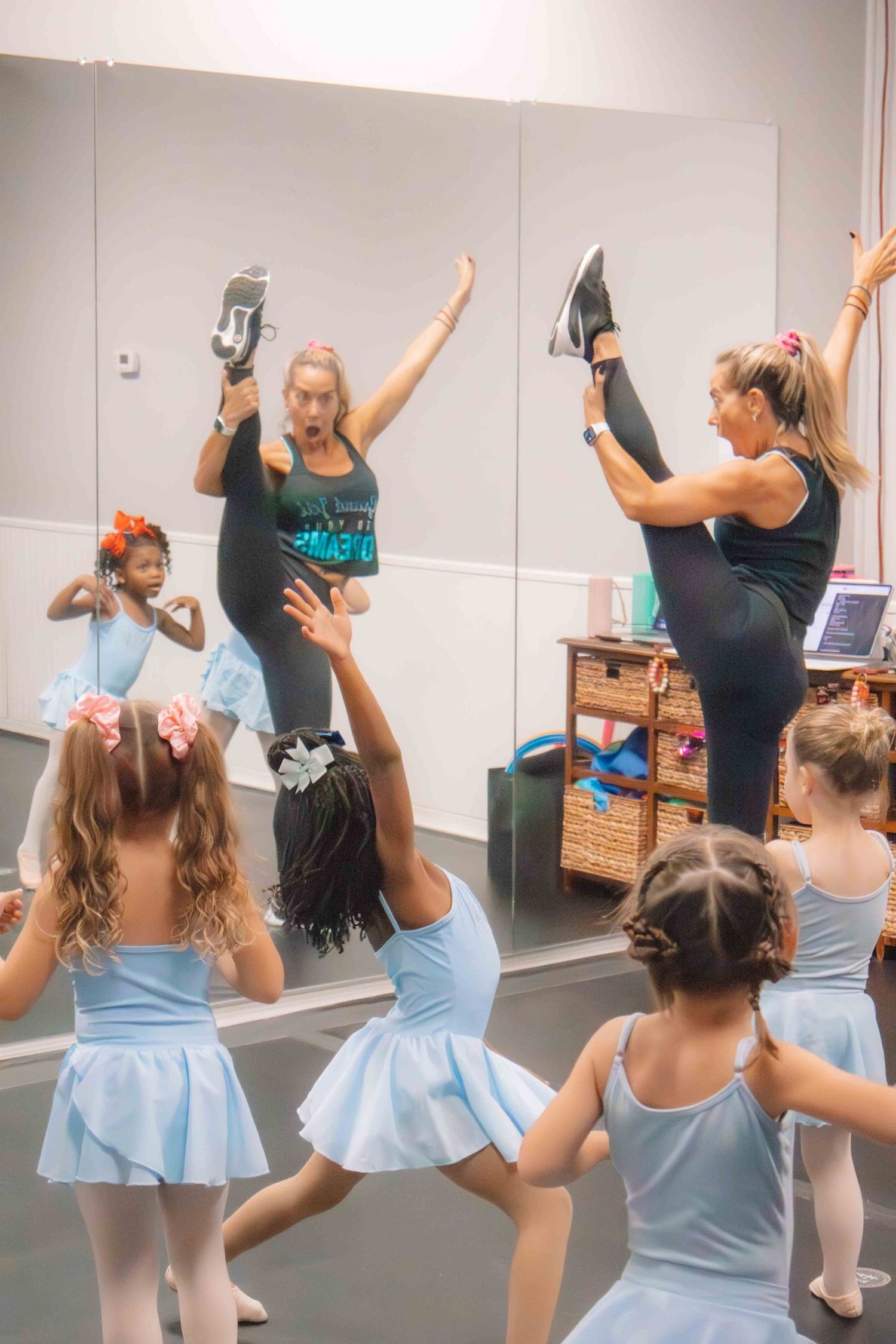Image of dancers at Amretta's Grand Jete Dance Company dancing in their classes