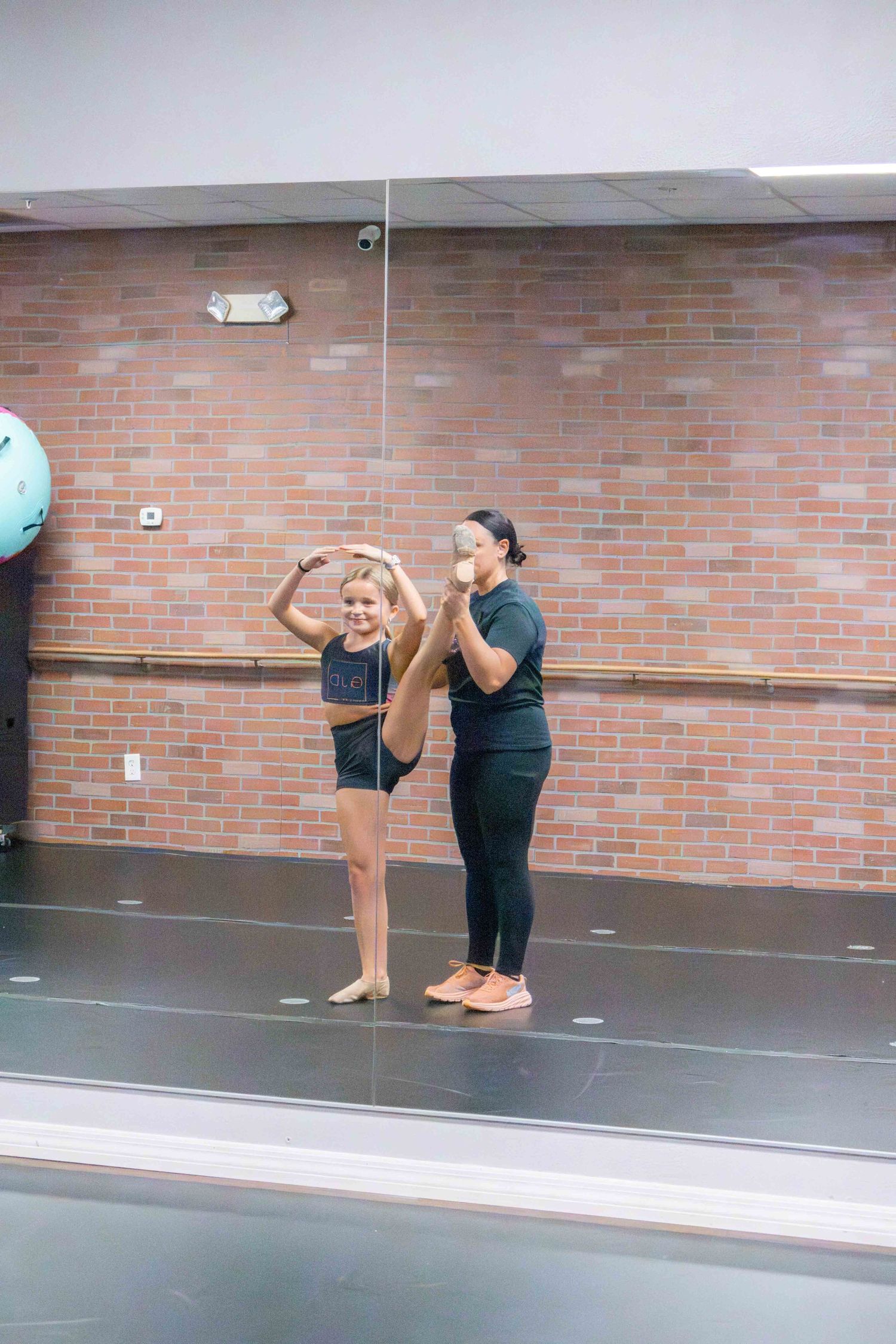 Image of dancers at Amretta's Grand Jete Dance Company dancing in their classes