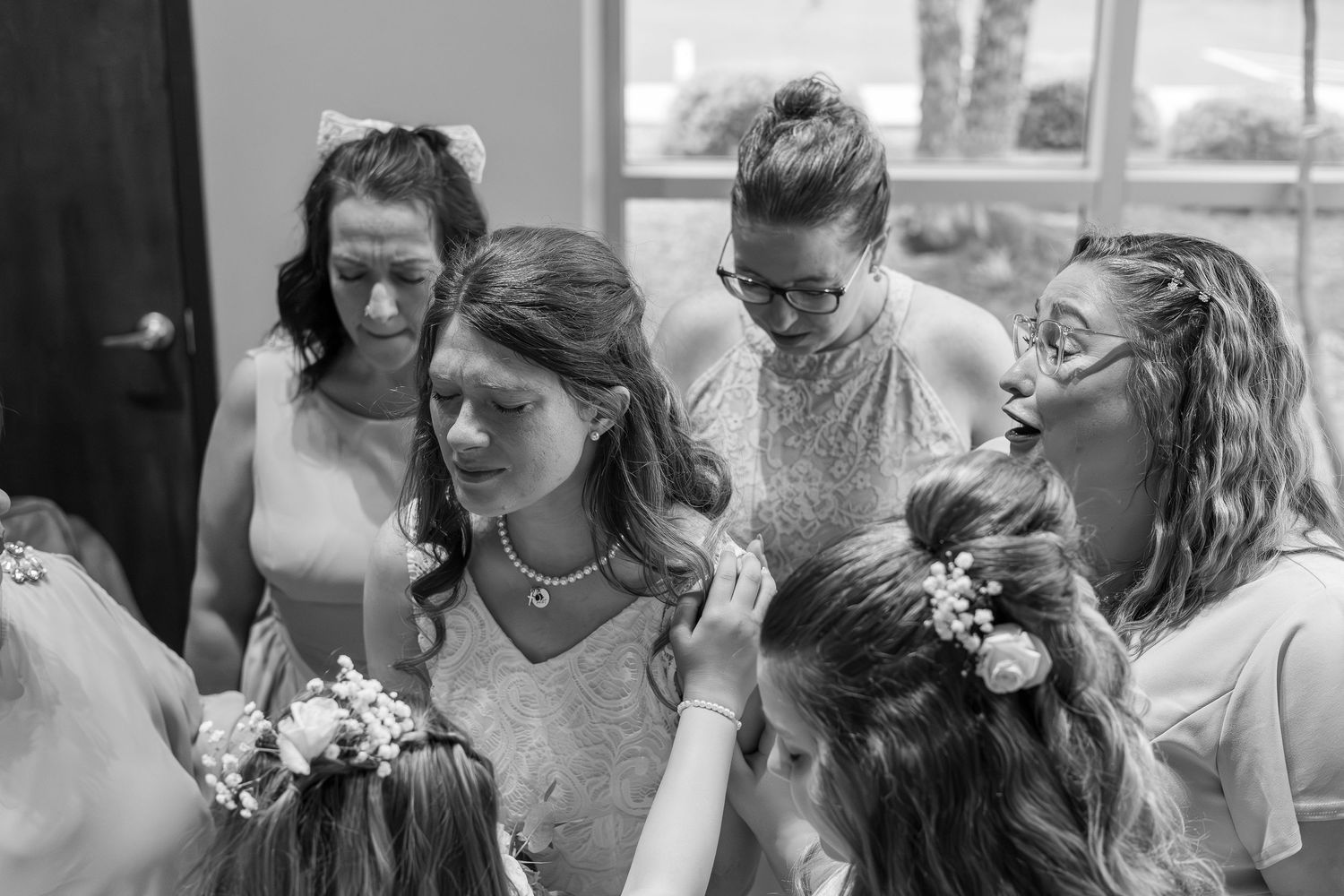 bridal party praying for bride in Strafford MO