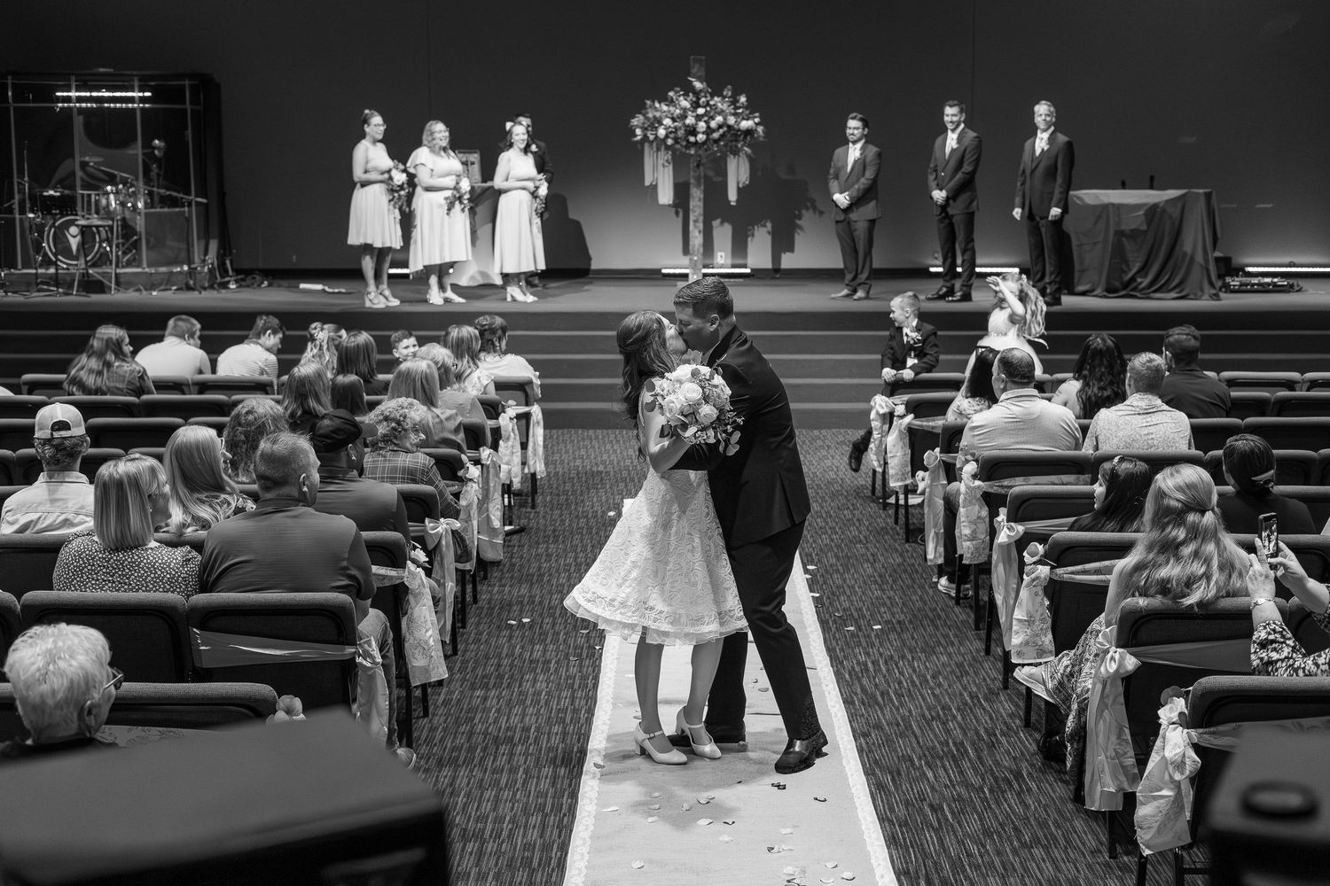 one more kiss for bride and groom southwest MO