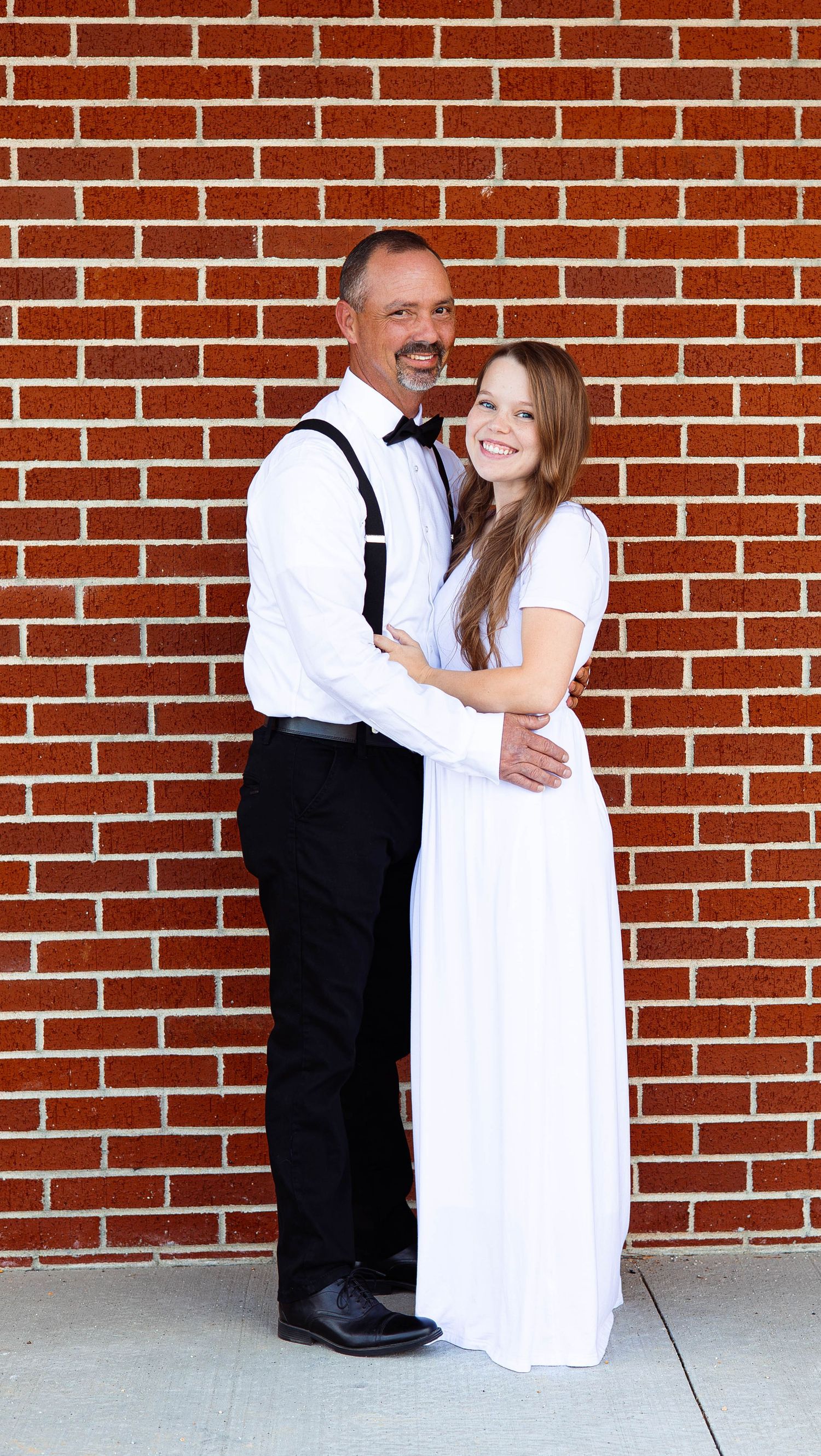 bride and groom in Branson mo