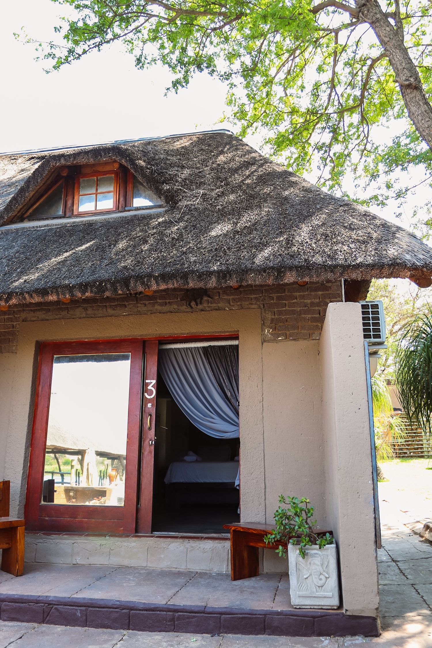 Kambaku II Boat Safaris & Lodge