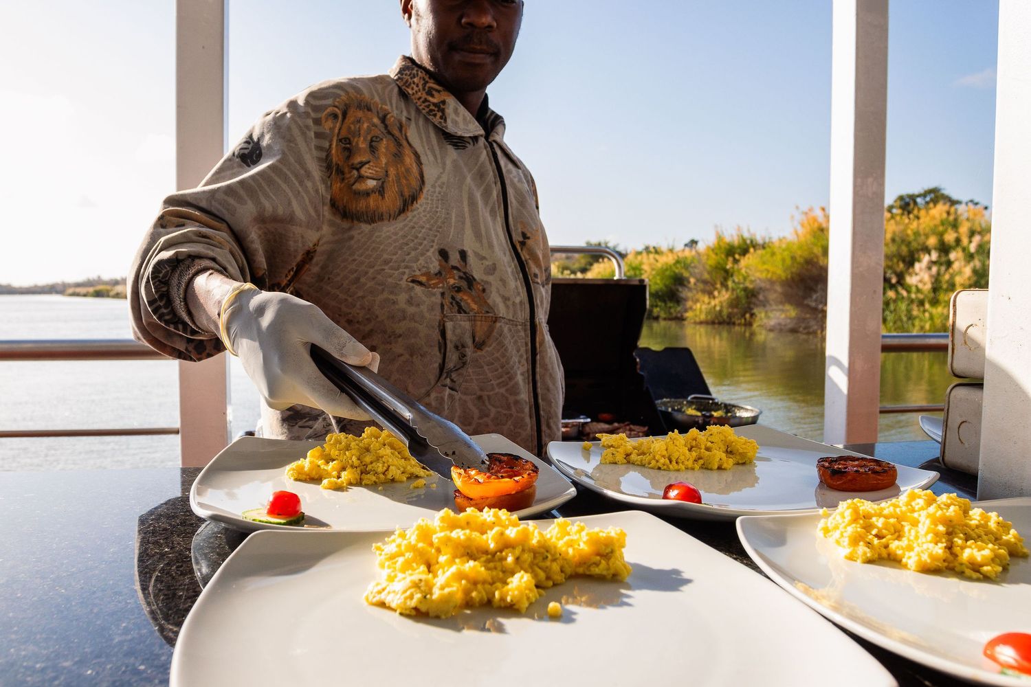Kambaku II Boat Safaris & Lodge
