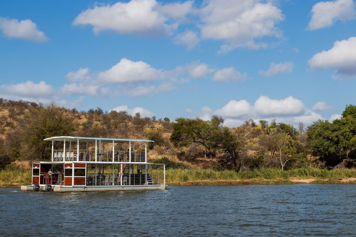 Kambaku II Boat Safaris & Lodge