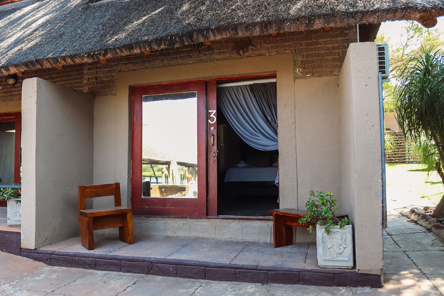 Kambaku II Boat Safaris & Lodge