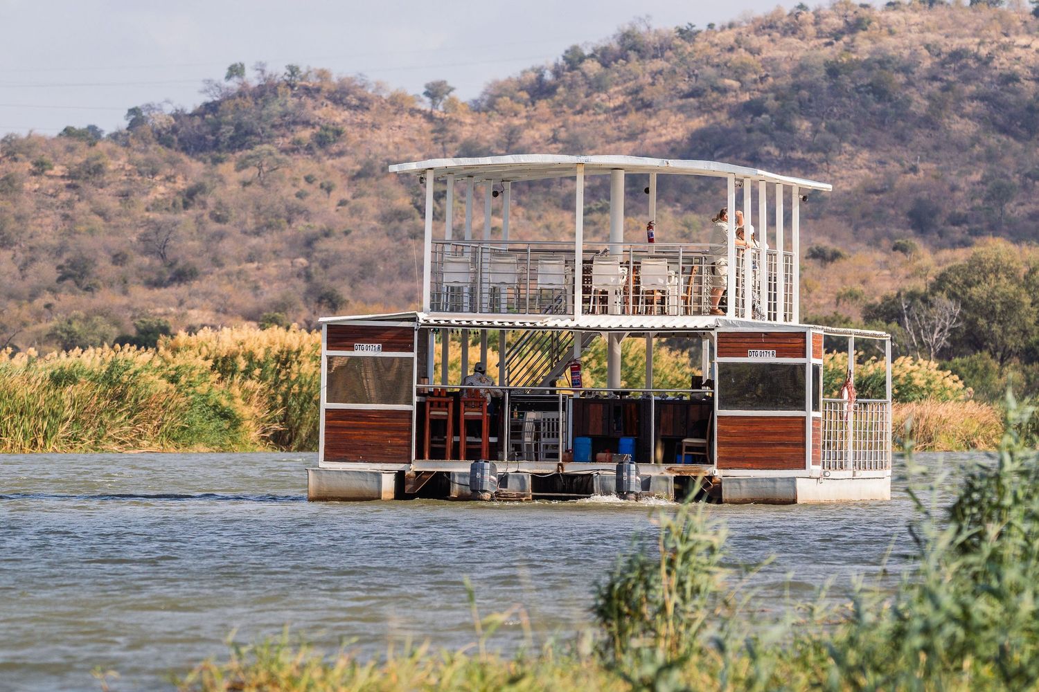 Kambaku II Boat Safaris & Lodge