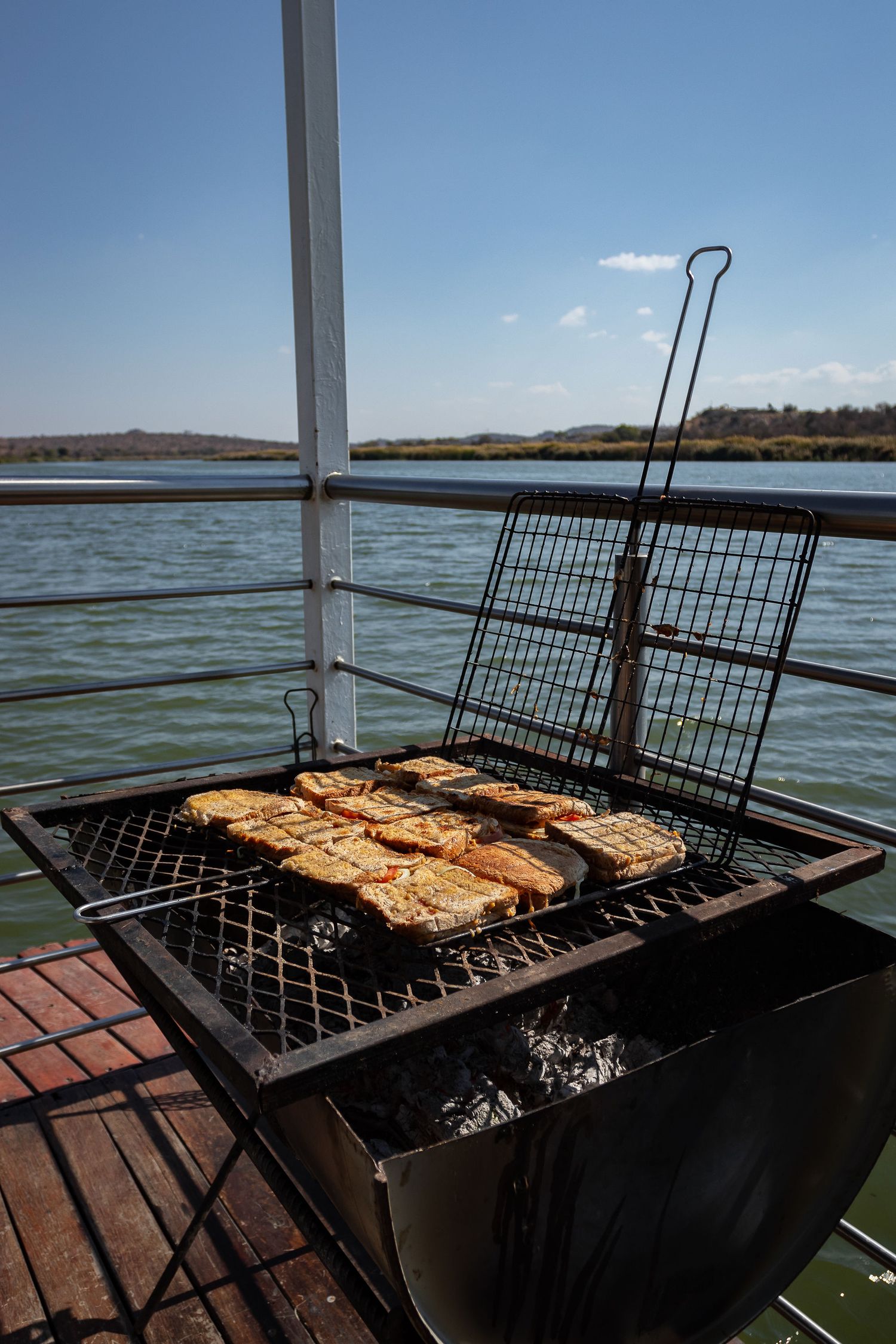 Kambaku II Boat Safaris & Lodge