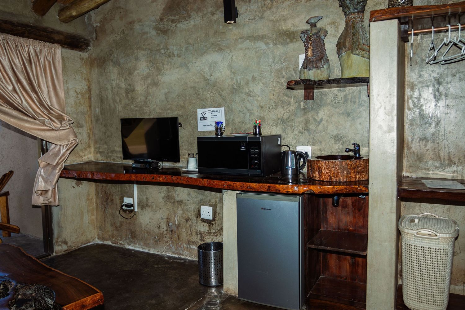 Kambaku II Boat Safaris & Lodge