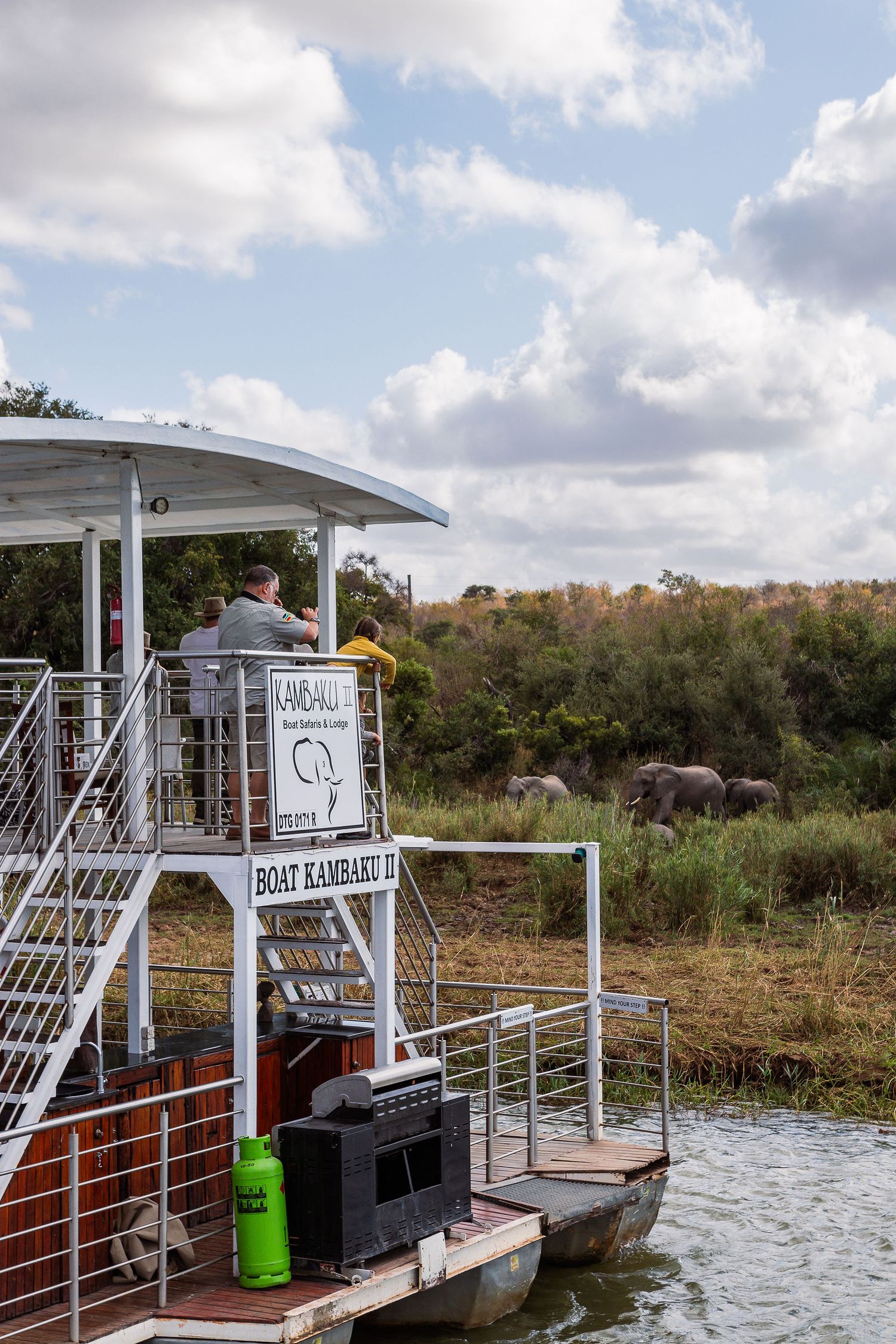 Kambaku II Boat Safaris & Lodge