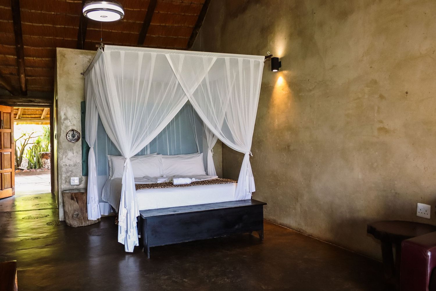 Kambaku II Boat Safaris & Lodge