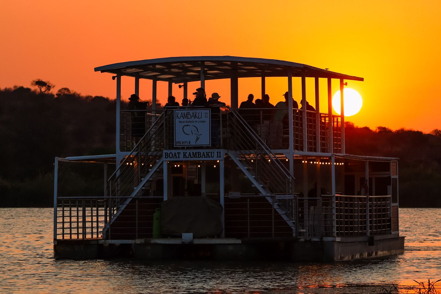 Kambaku II Boat Safaris & Lodge