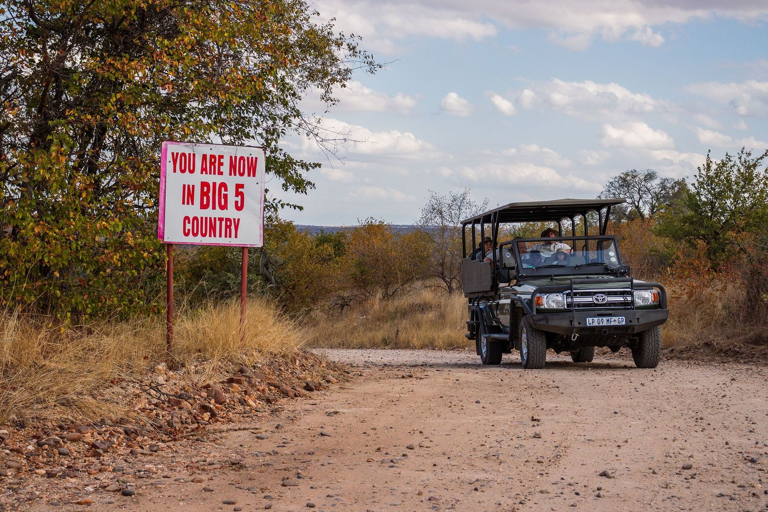 Kambaku II Boat Safaris & Lodge