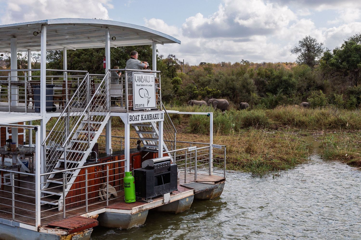 Kambaku II Boat Safaris & Lodge
