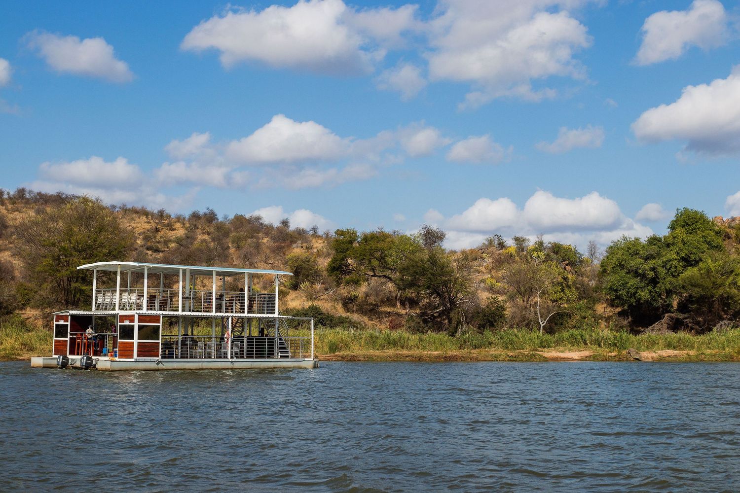 Kambaku II Boat Safaris & Lodge