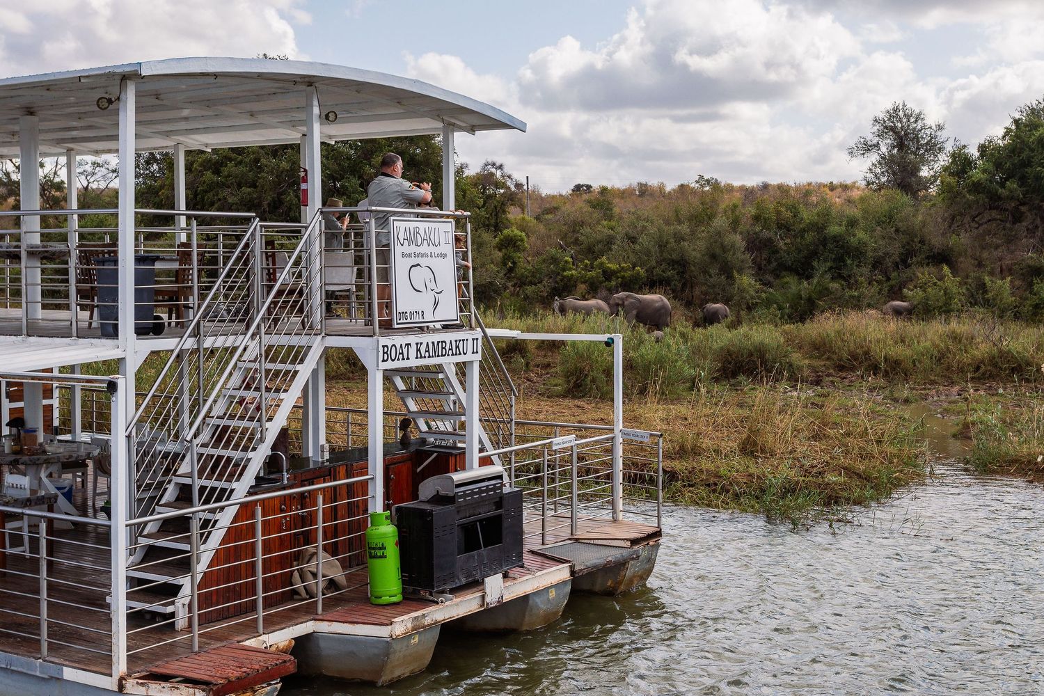 Kambaku II Boat Safaris & Lodge