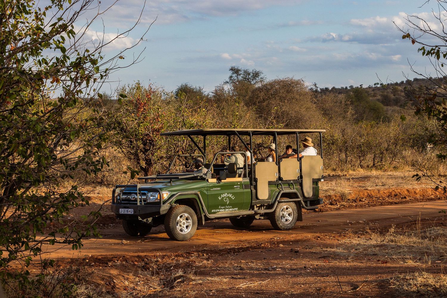Kambaku II Boat Safaris & Lodge
