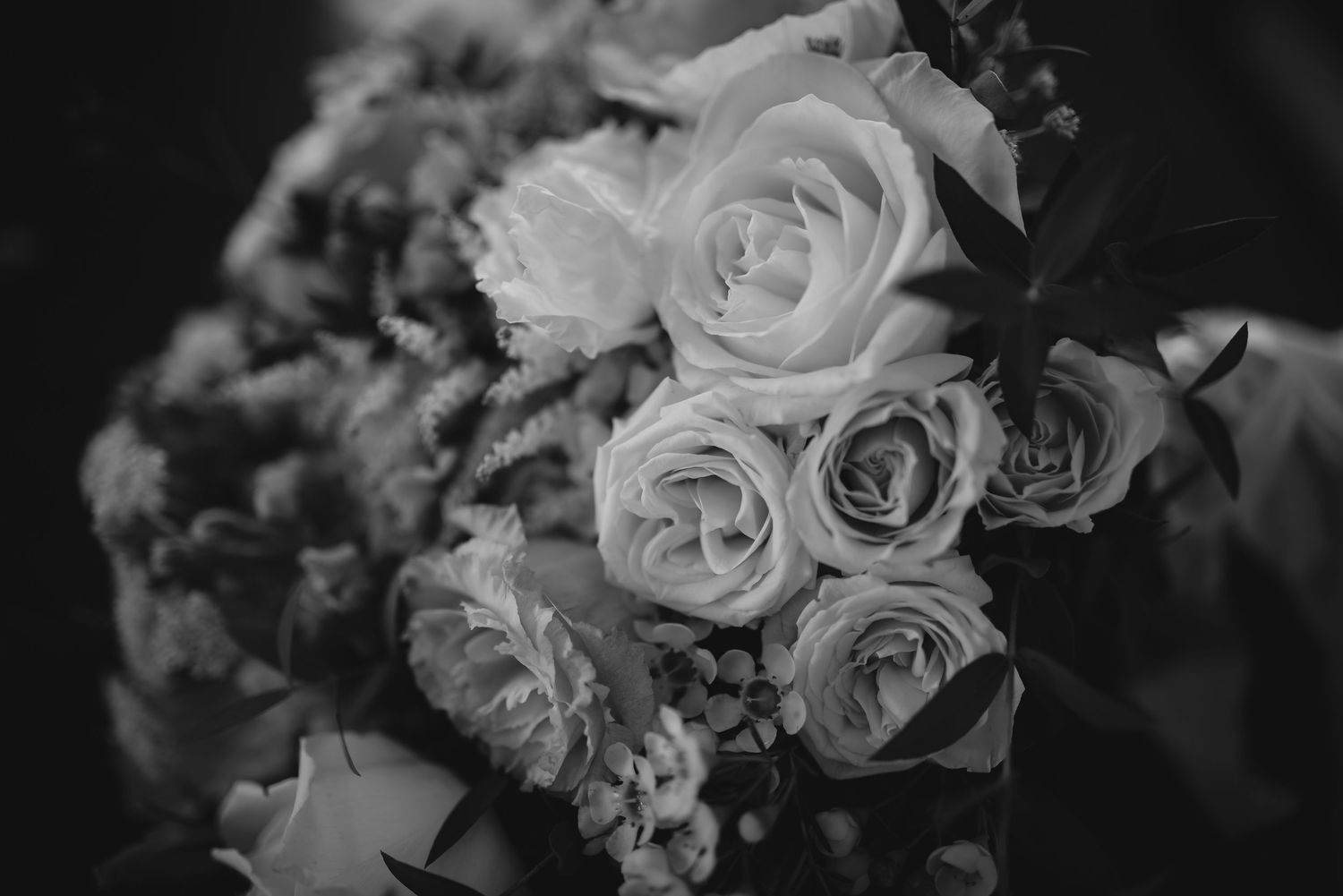 B&W Bouquet - Salted Gold Photography