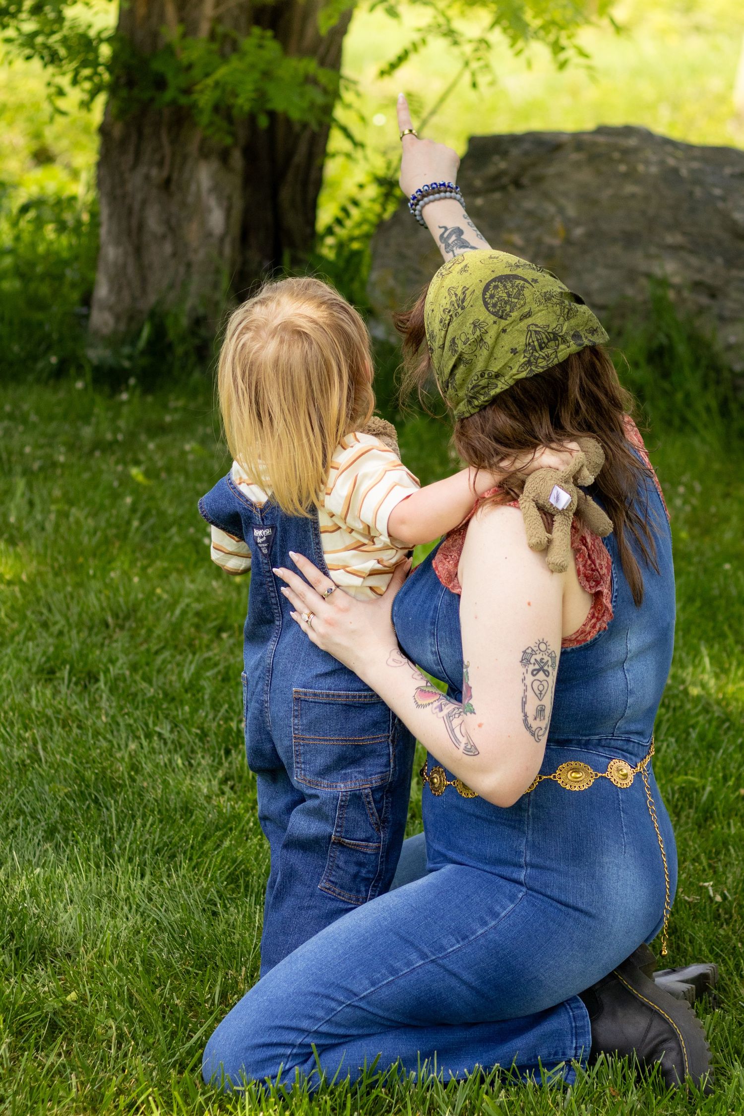 Central PA portrait mommy and me session mom embracing son and pointing by Millie D'Auria Photography