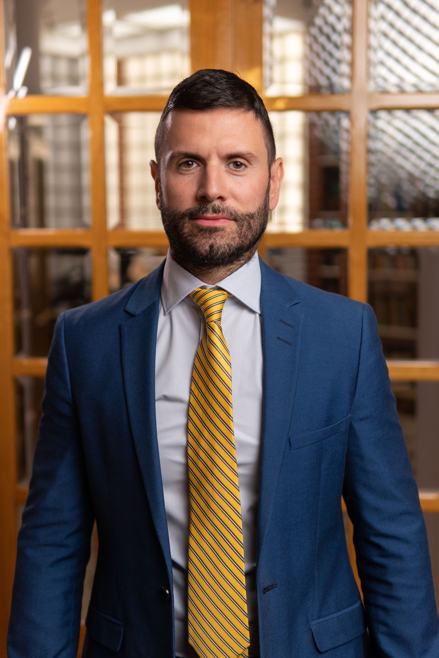 Headshot corporate realizat pentru profesionist din domeniul juridic în București.