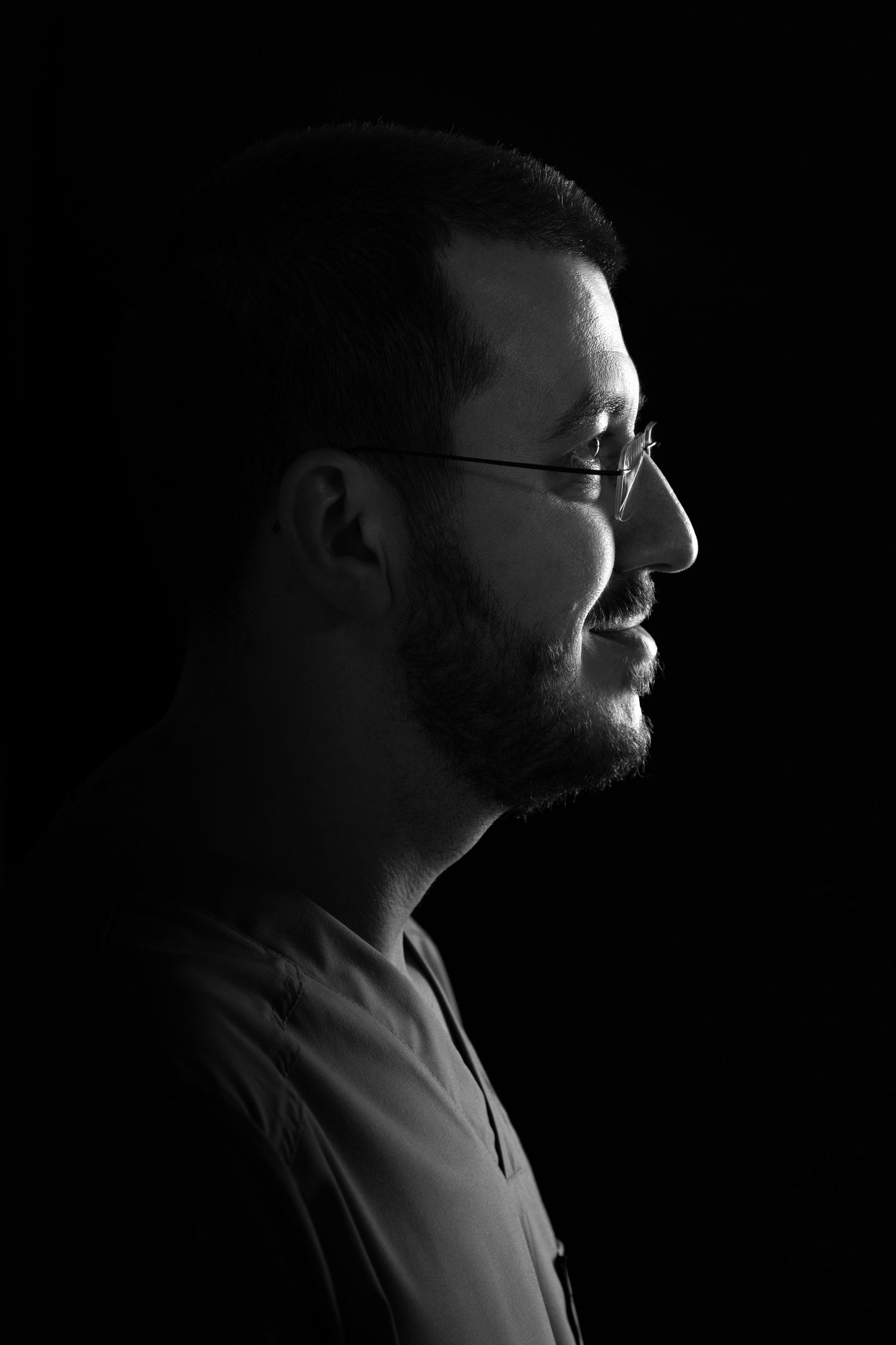 Headshot profesional low key pentru medic specialist