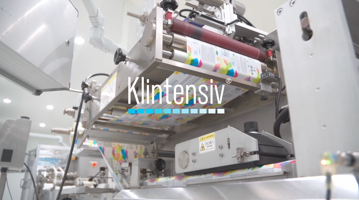 Linie modernă de producție pentru produse dezinfectante profesionale într-o fabrică din România. Imagine industrială utilizată pentru prezen