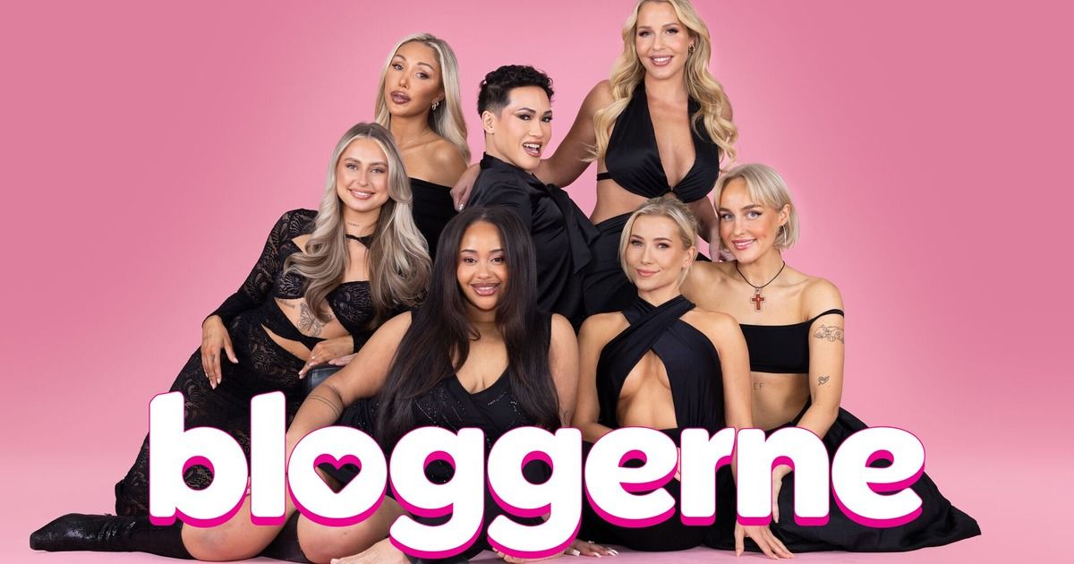 Group of seven women in black outfits posing for Bloggerne show on pink background.