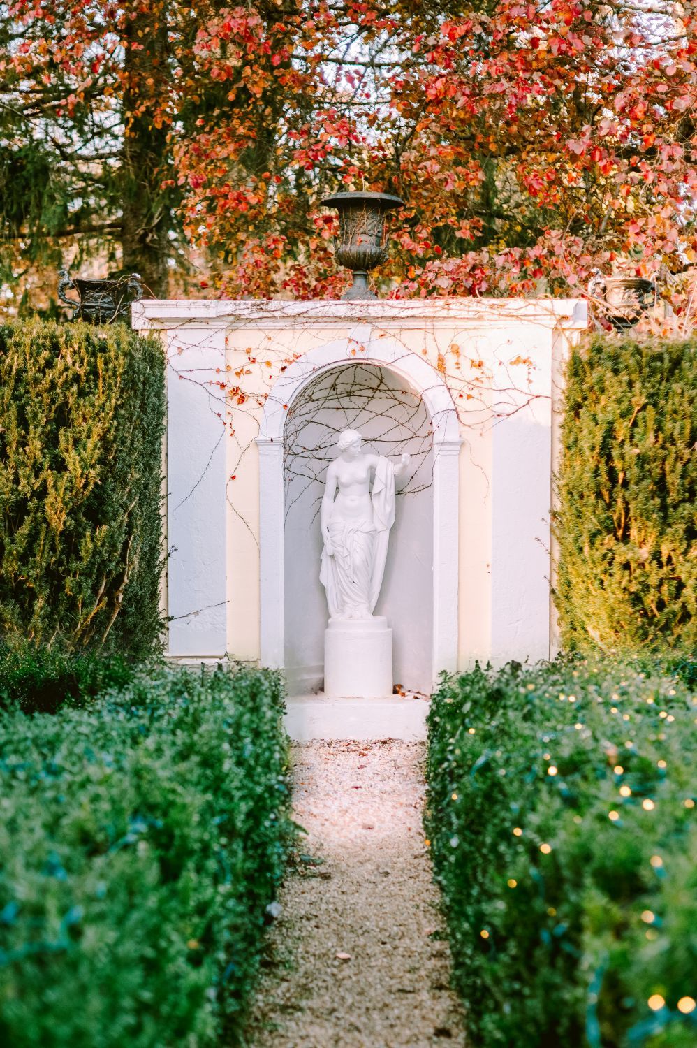 Airlie Statue and Gardens